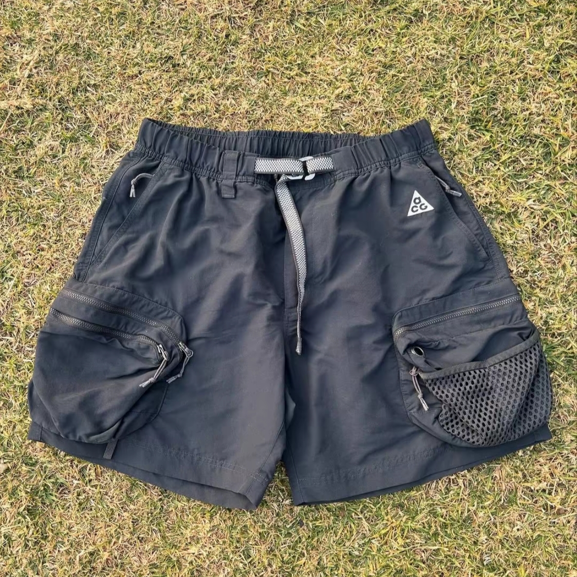 Nike ACG Snowgrass Cargo Shorts Black - Asia 착용 스타일 - 1