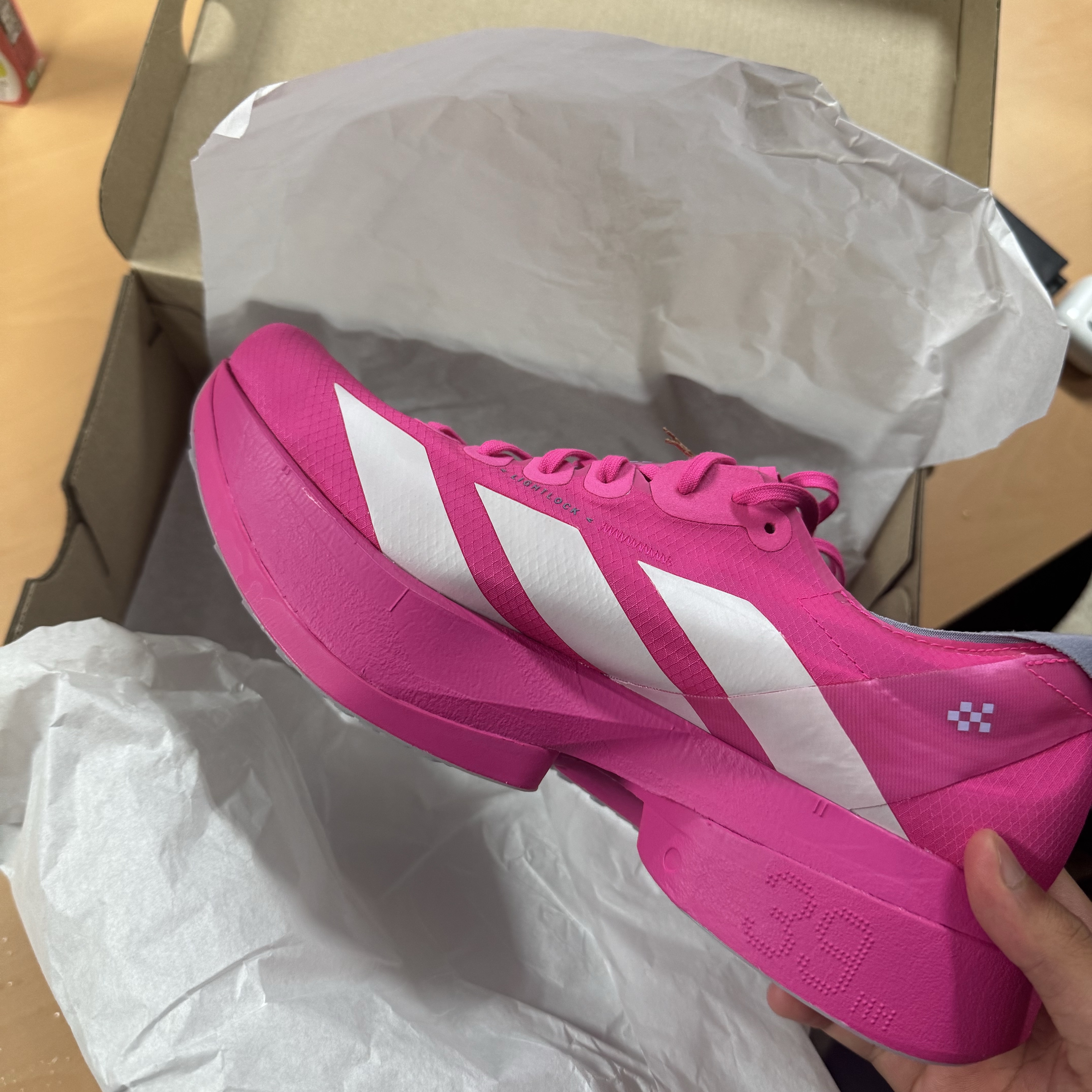 Adidas Adizero Adios Pro 4 Shock Pink Zero Metalic 착용 스타일 - 2