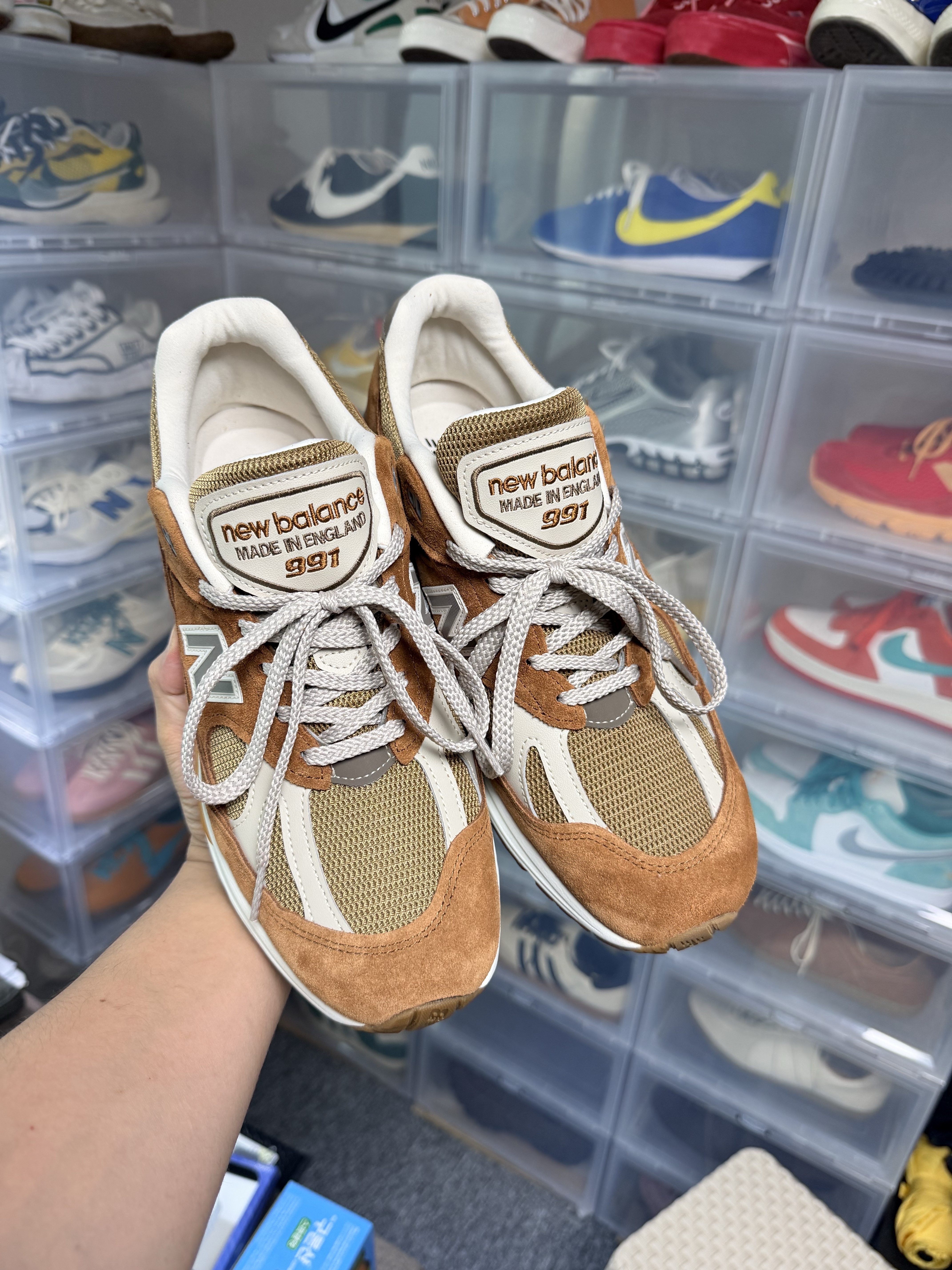 New Balance 991v2 Made in UK Caramel Cafe Dijon 착용 스타일 - 3