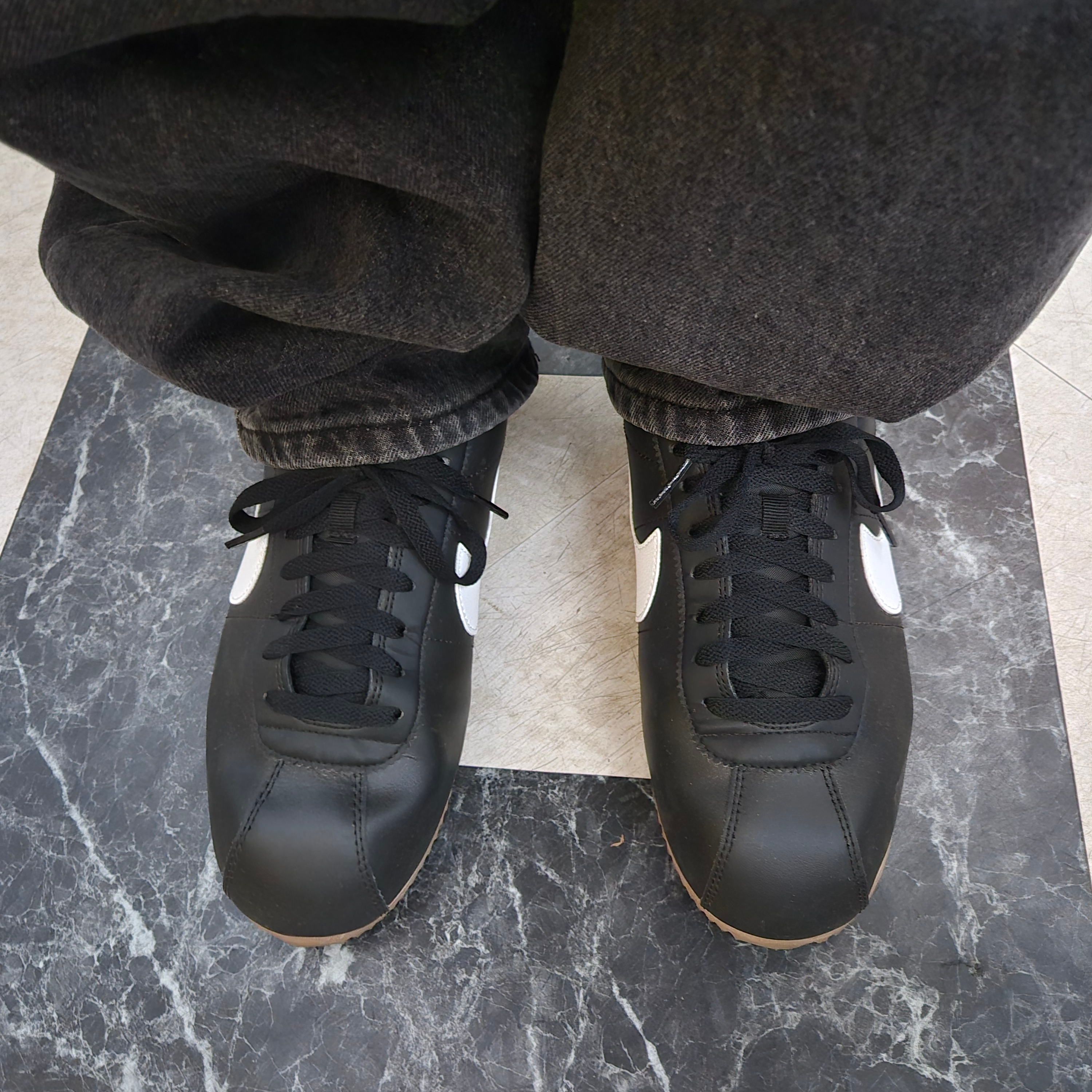 Nike Cortez Leather Black Gum Medium Brown 착용 스타일