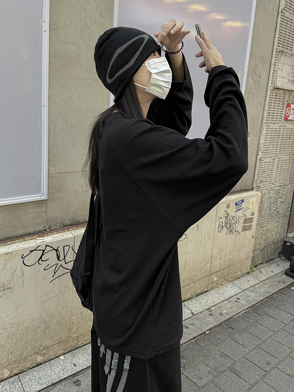 Mischief Wide Rhombus Beanie Black 착용 스타일 - 5