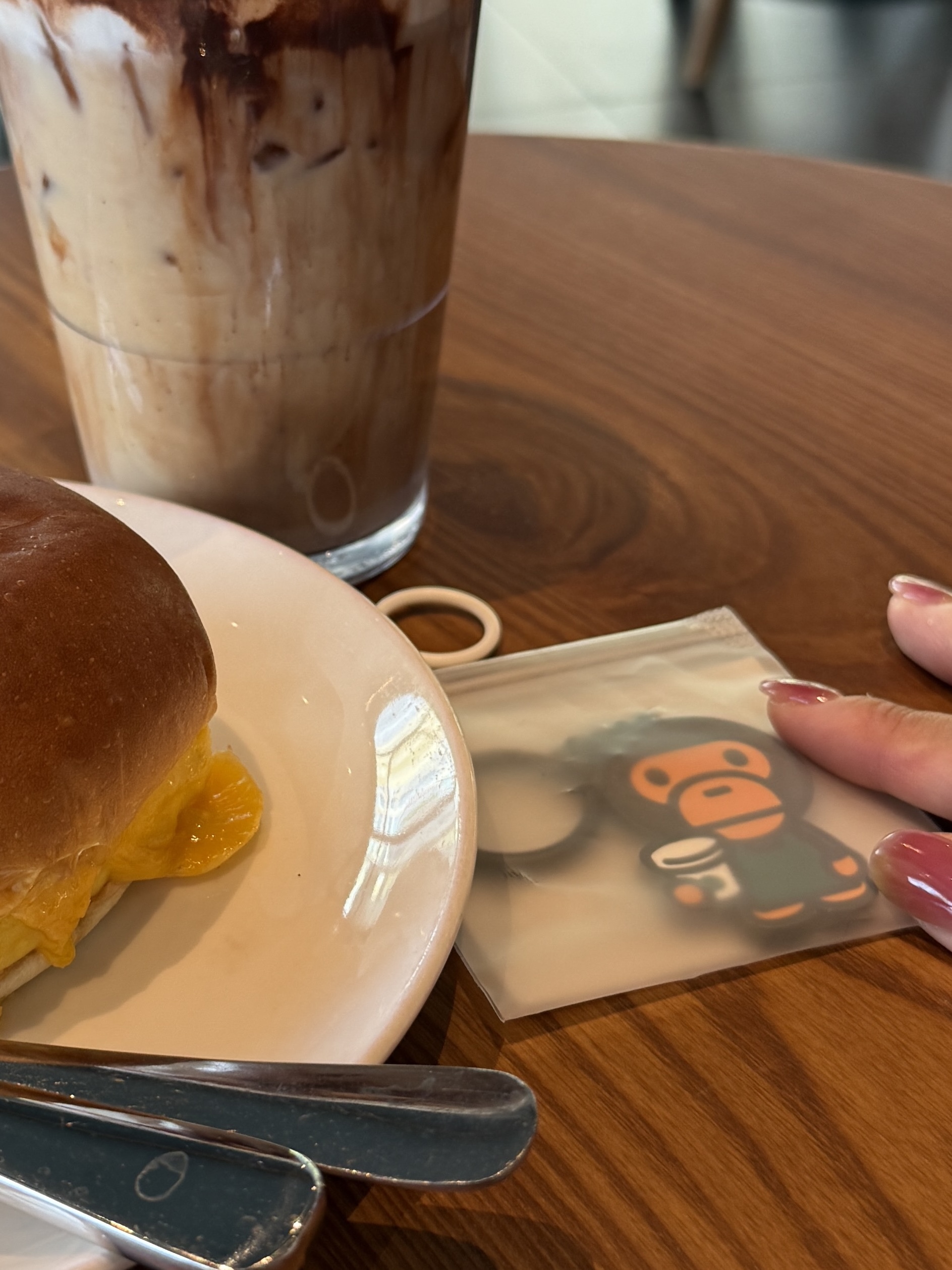 Starbucks x BAPE Baby Milo Keychain 착용 스타일 - 1
