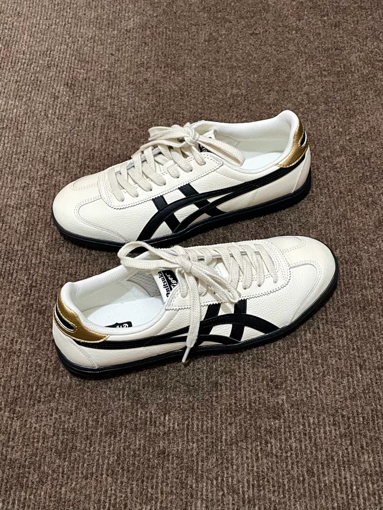 Onitsuka Tiger Tokuten White Black 착용 스타일