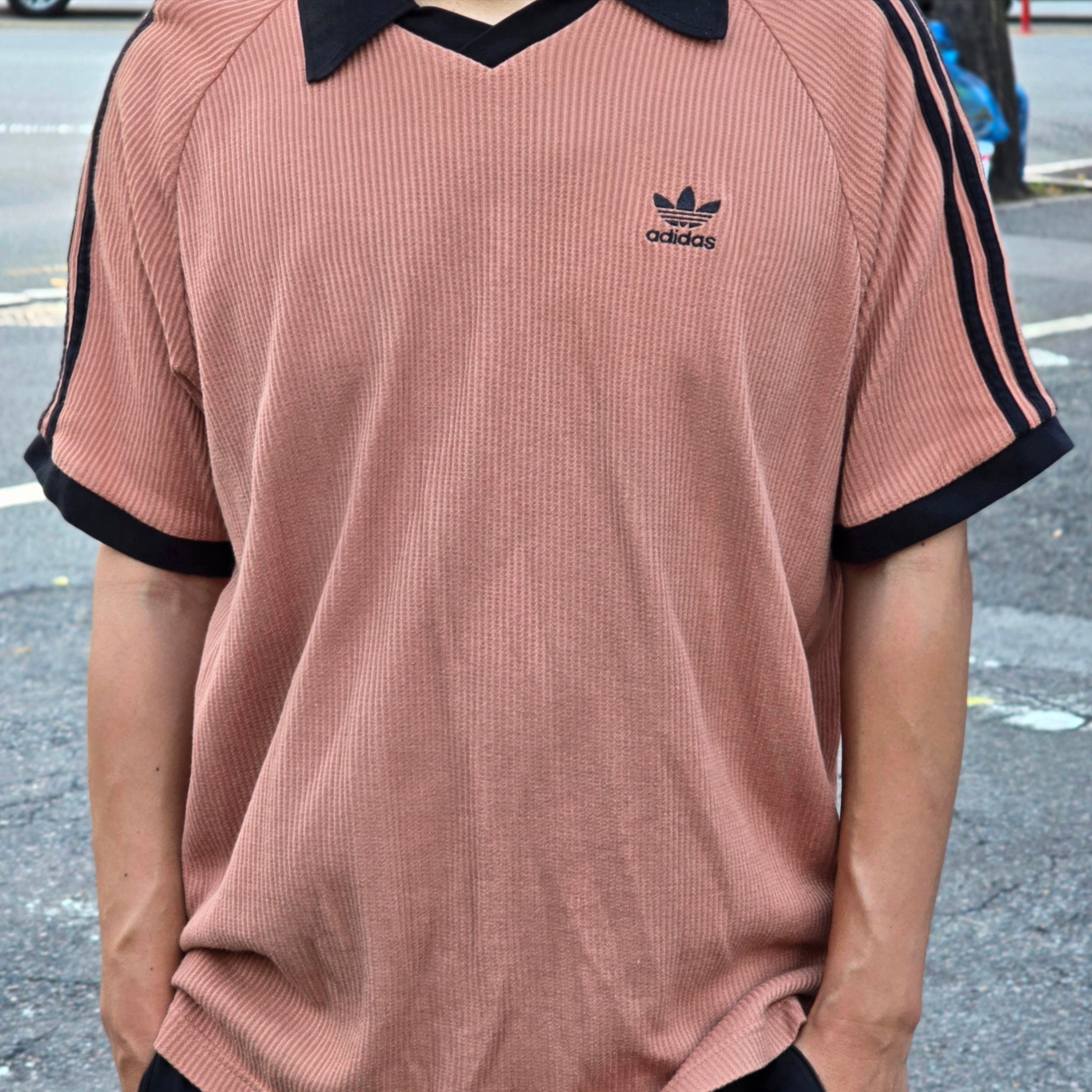 Adidas Adicolor Classics Waffle Polo Shirt Clay Strata - US Sizing, Adidas Adicolor Classics Waffle Polo Shirt Clay Strata - KR Sizing 착용 스타일 - 1
