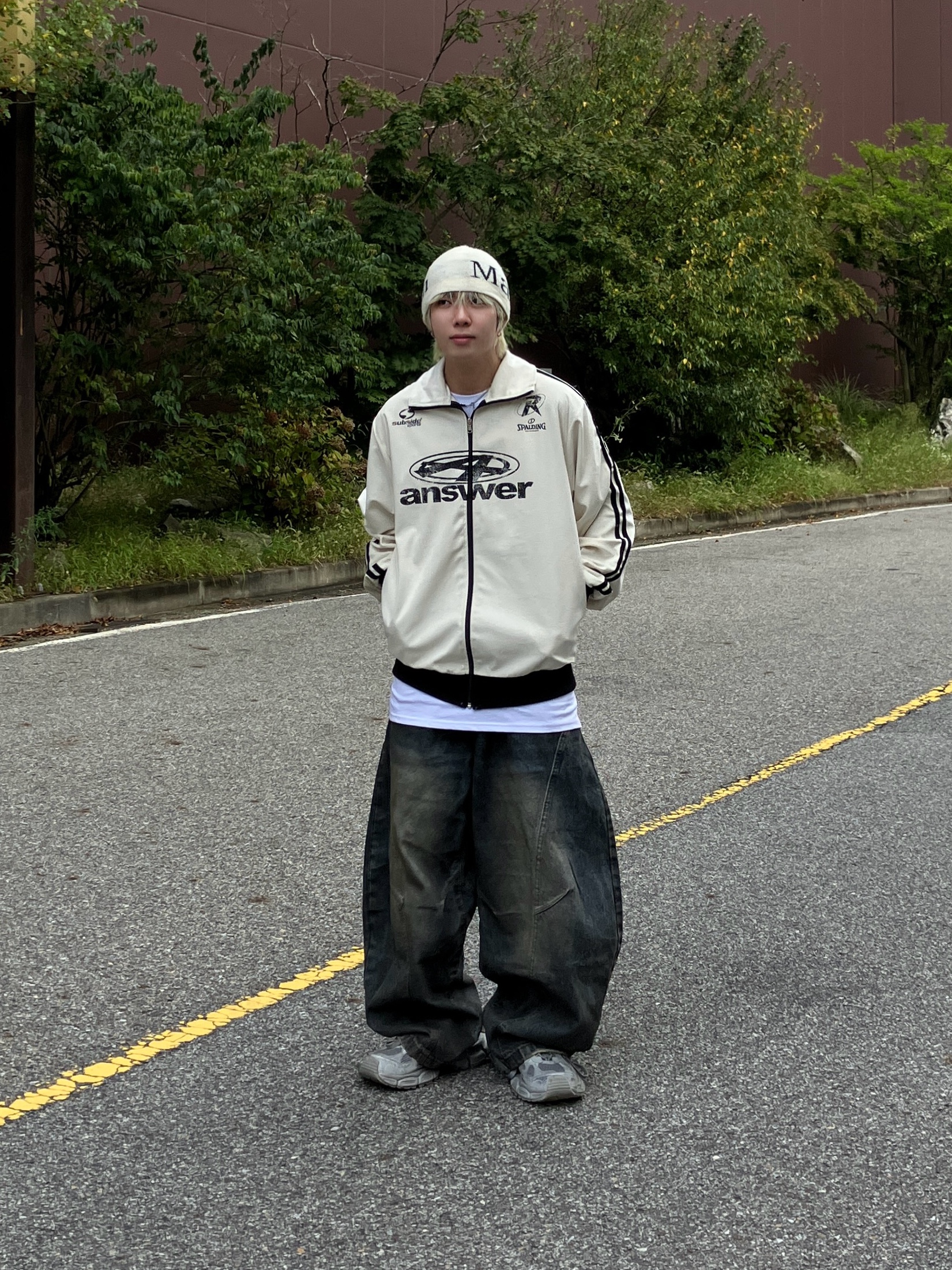 Matin Kim Logo Jacquard Short Beanie White, Balenciaga 3XL Sneakers Light Beige 착용 스타일 - 3