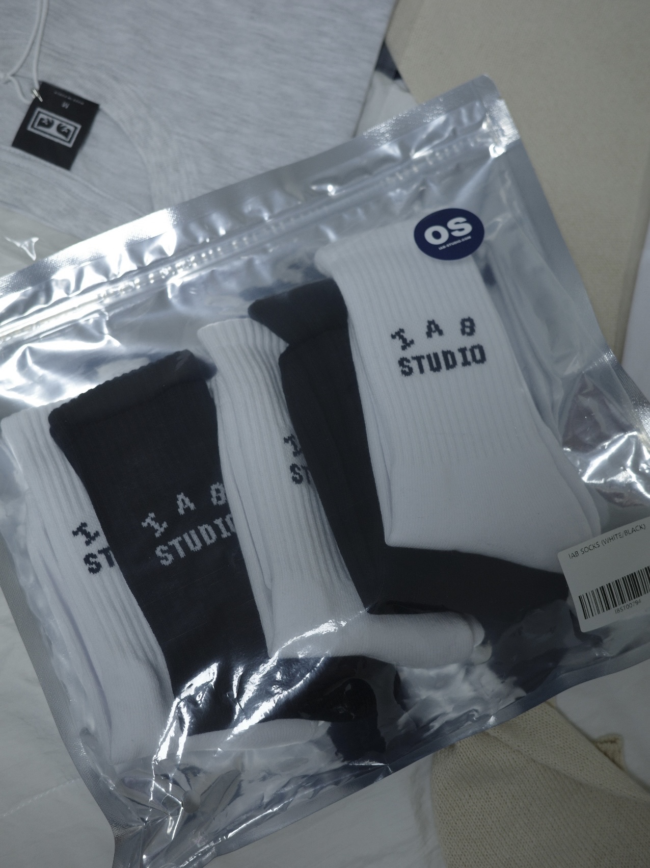 IAB Studio Socks White Black (5 Pack) 착용 스타일