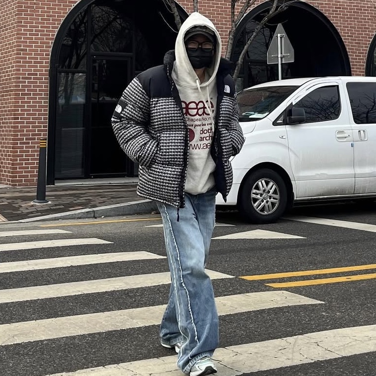 Supreme x The North Face Studded Nuptse Jacket Black - 21SS 착용 스타일