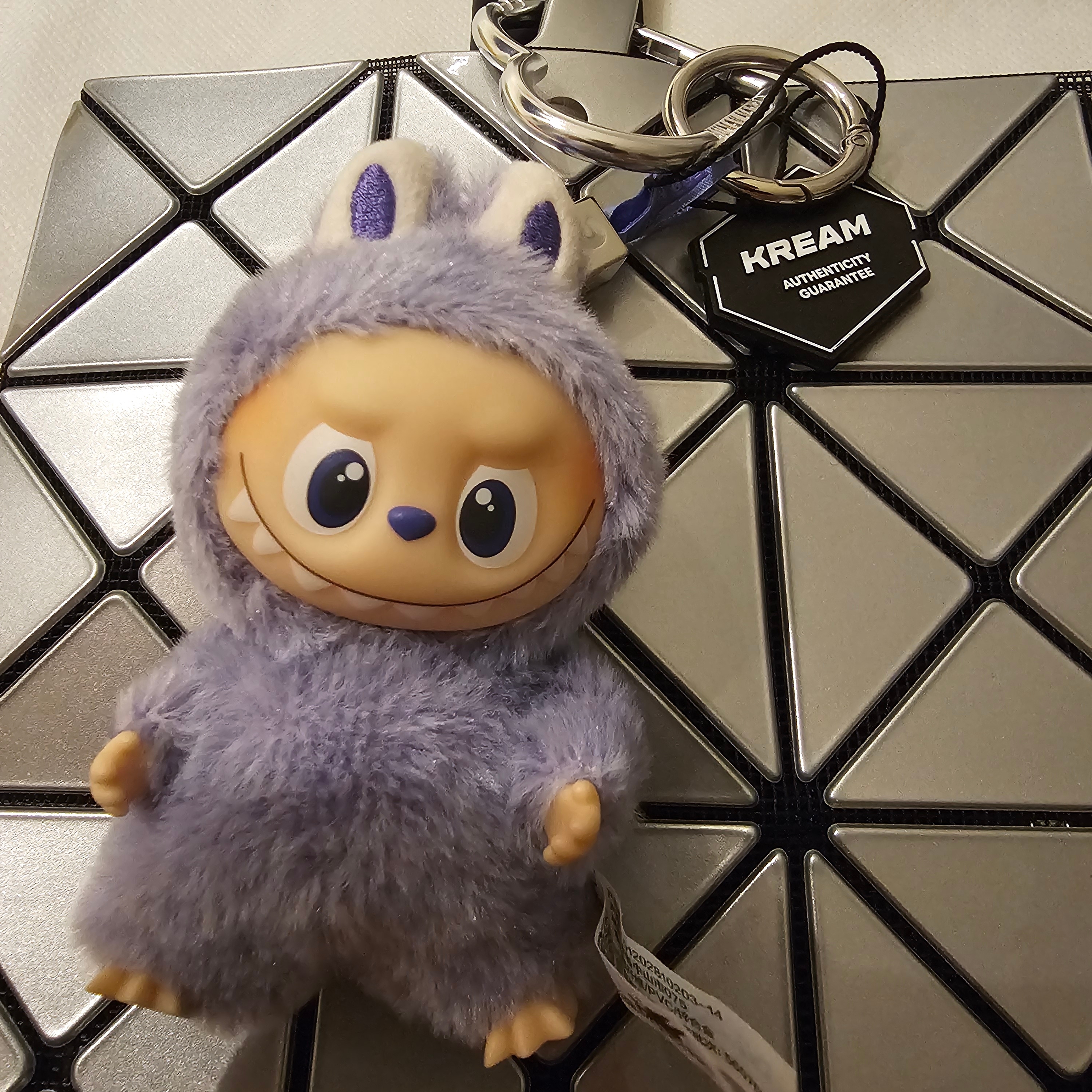 Pop Mart Labubu The Monsters Pin For Love Series Vinyl Plush Pendant (A-M) ? (Opened Case), Human Made Heart Carabiner Silver 착용 스타일