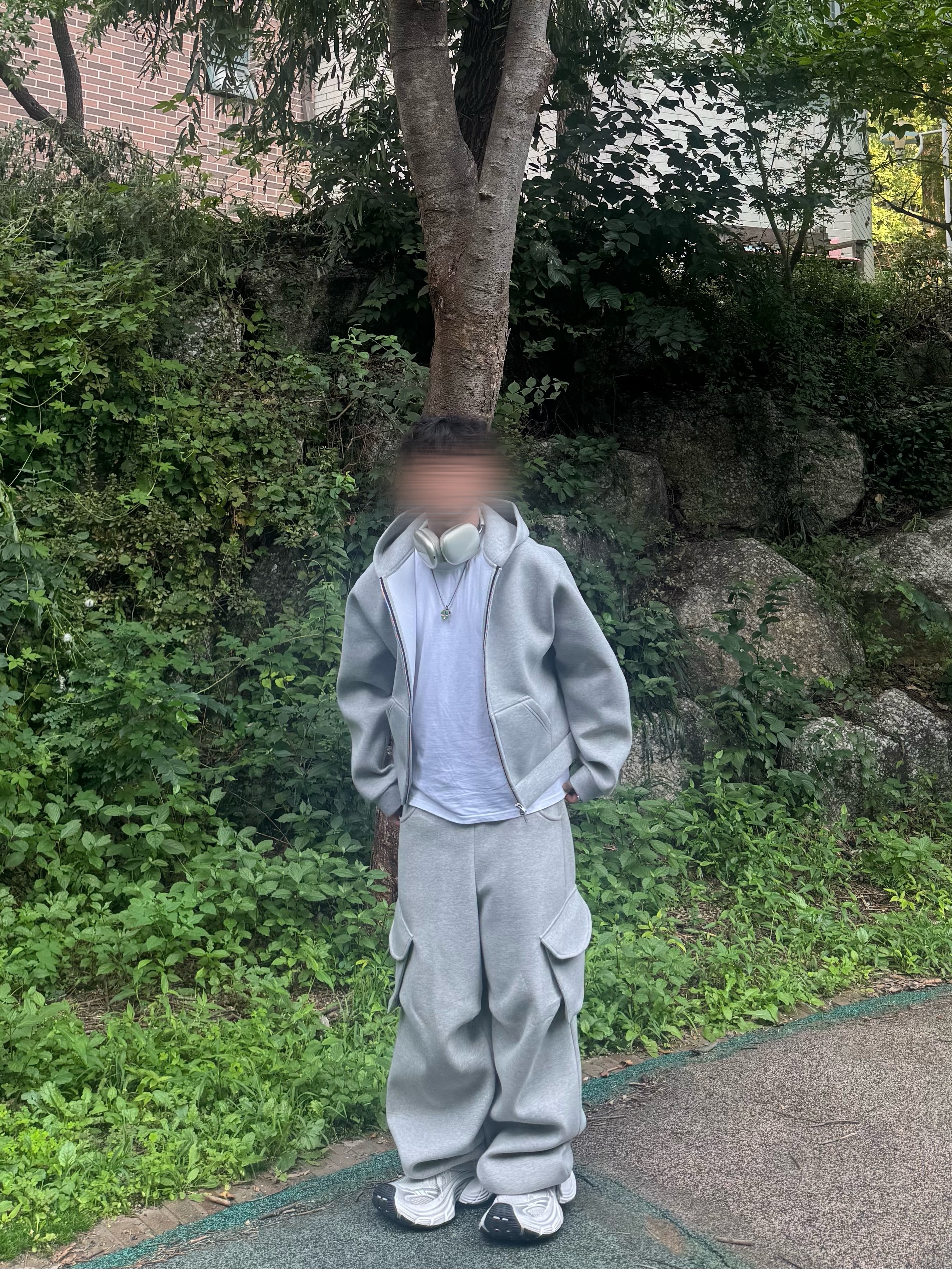 MJD X KOIN SEOUL Wide Cargo Sweat Pants, Balenciaga 10XL Sneakers White Grey Silver Black 착용 스타일 - 7