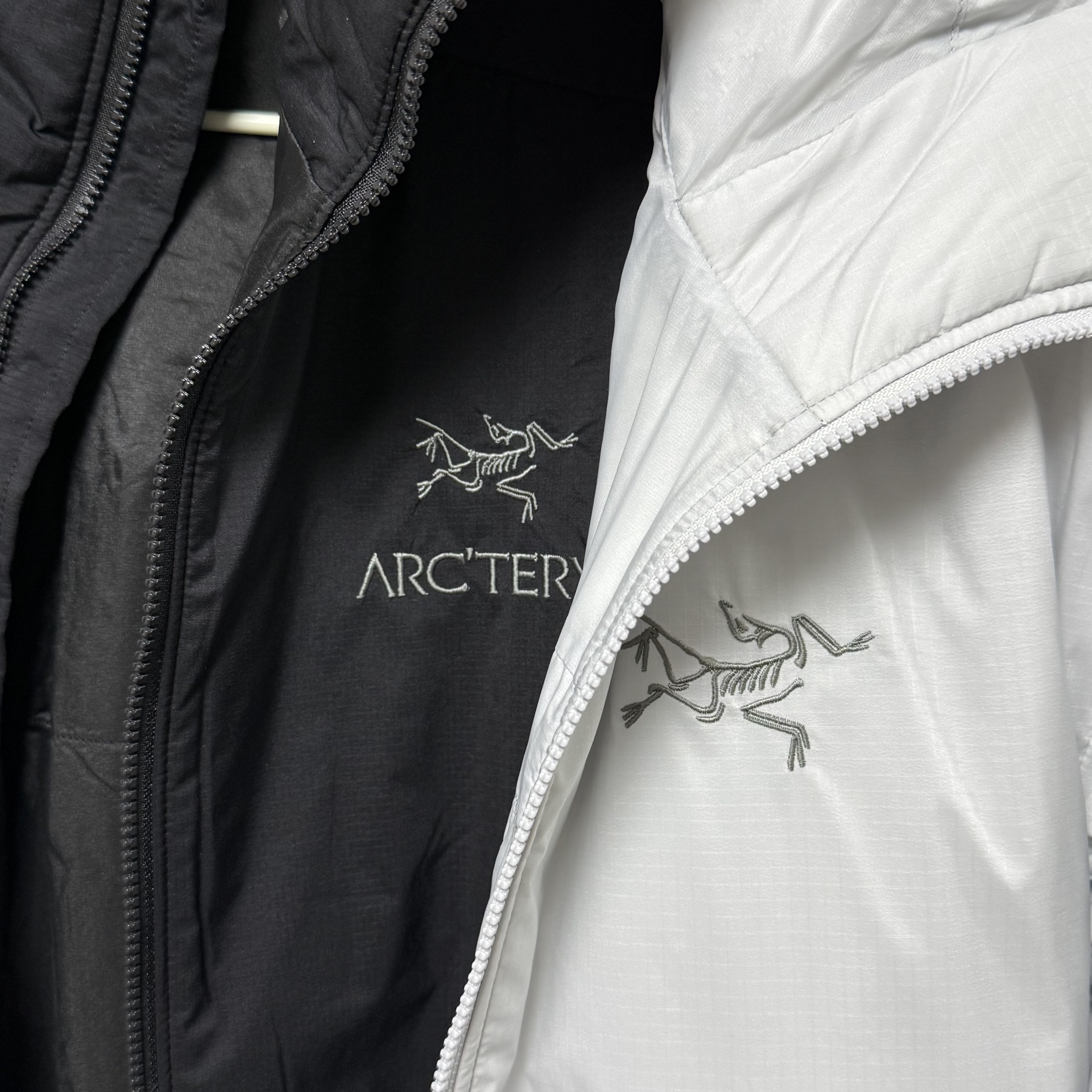 Arc'teryx Atom SV Hoody Solitude 착용 스타일 - 2