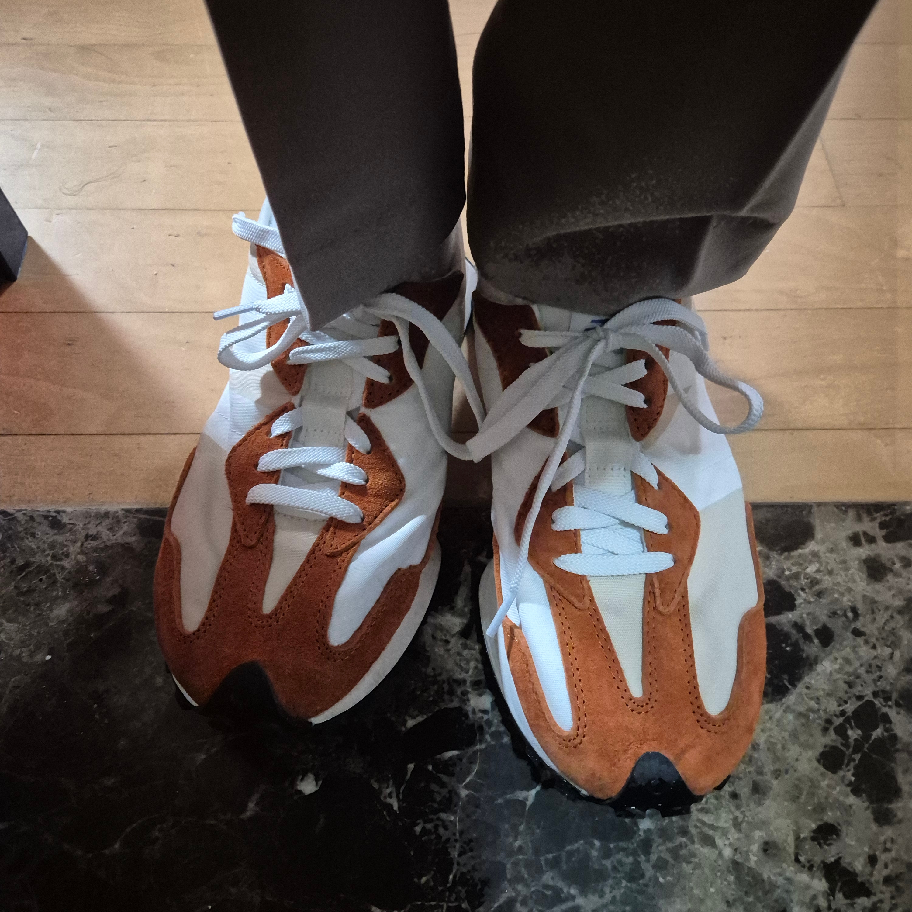New Balance 327 Rust Oxide Orange 착용 스타일