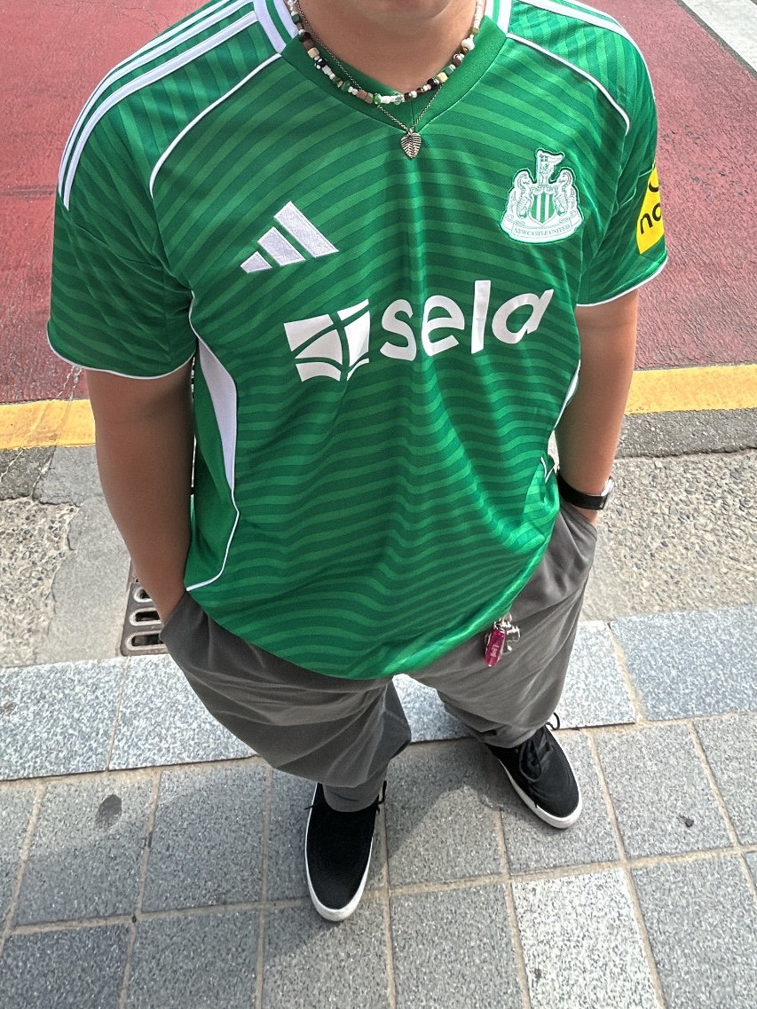 Vans Carver Low Black, Adidas Newcastle United FC 2025/26 Away Jersey Team Green White - KR Sizing (Non Marking Ver.) 착용 스타일 - 3