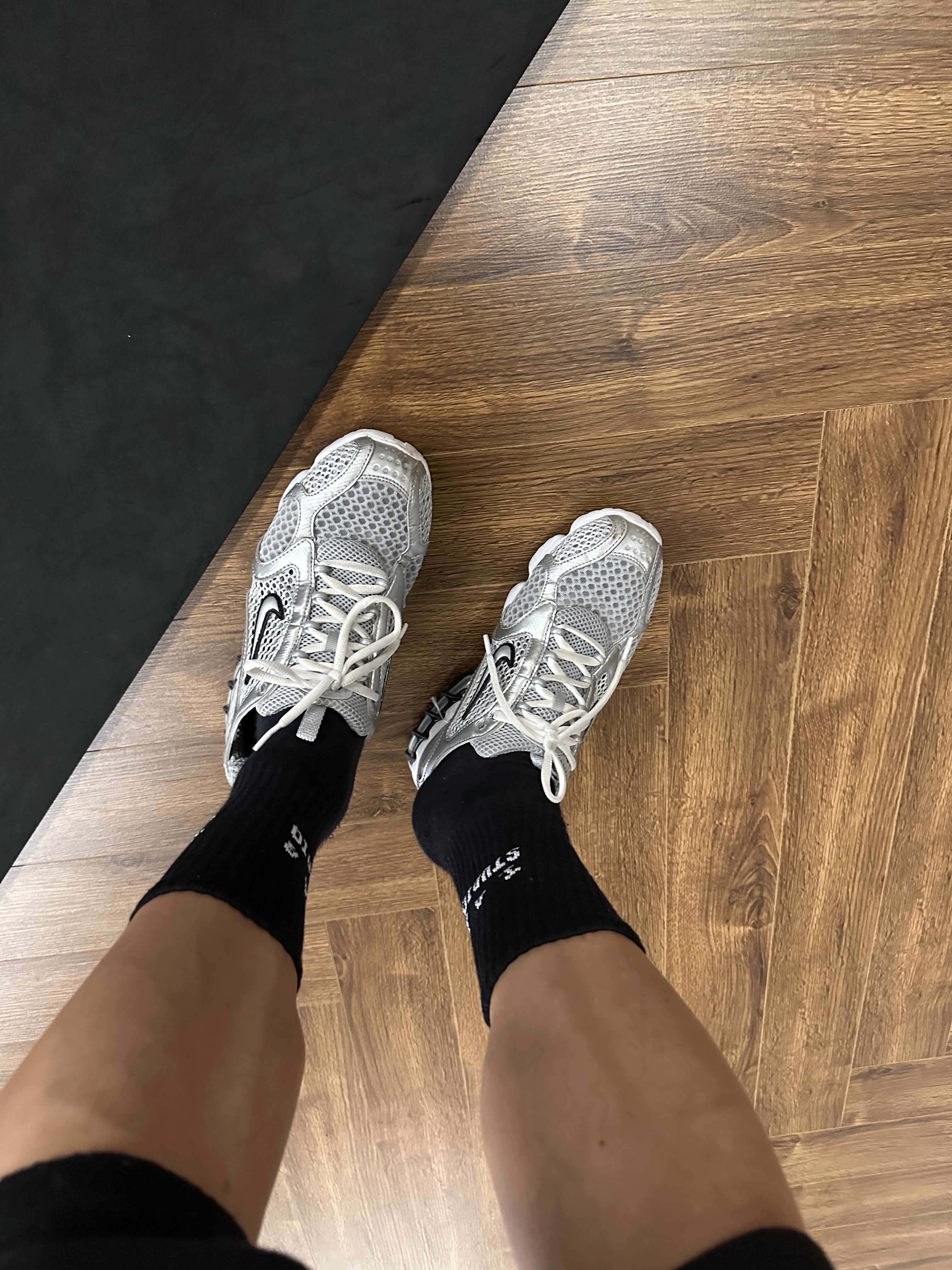 Nike Air Zoom Spiridon Cage 2 Metallic Silver, IAB Studio Socks White Black (5 Pack) 착용 스타일