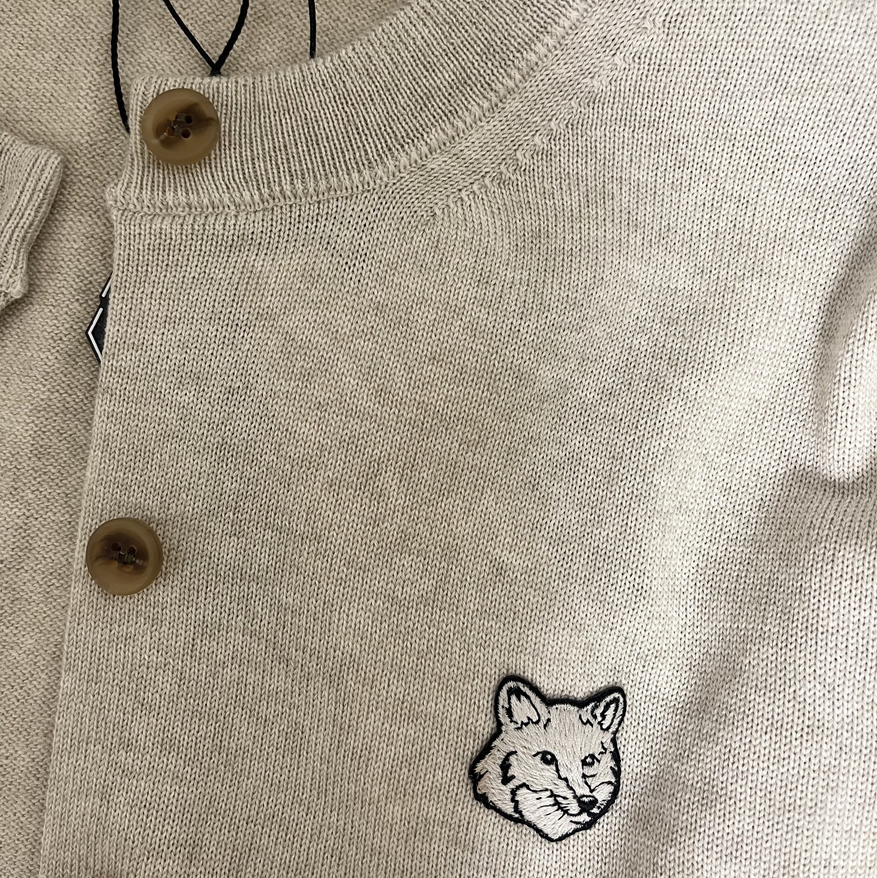 (W) Maison Kitsune Bold Fox Head Patch Regular Cardigan Light Beige Melange 착용 스타일