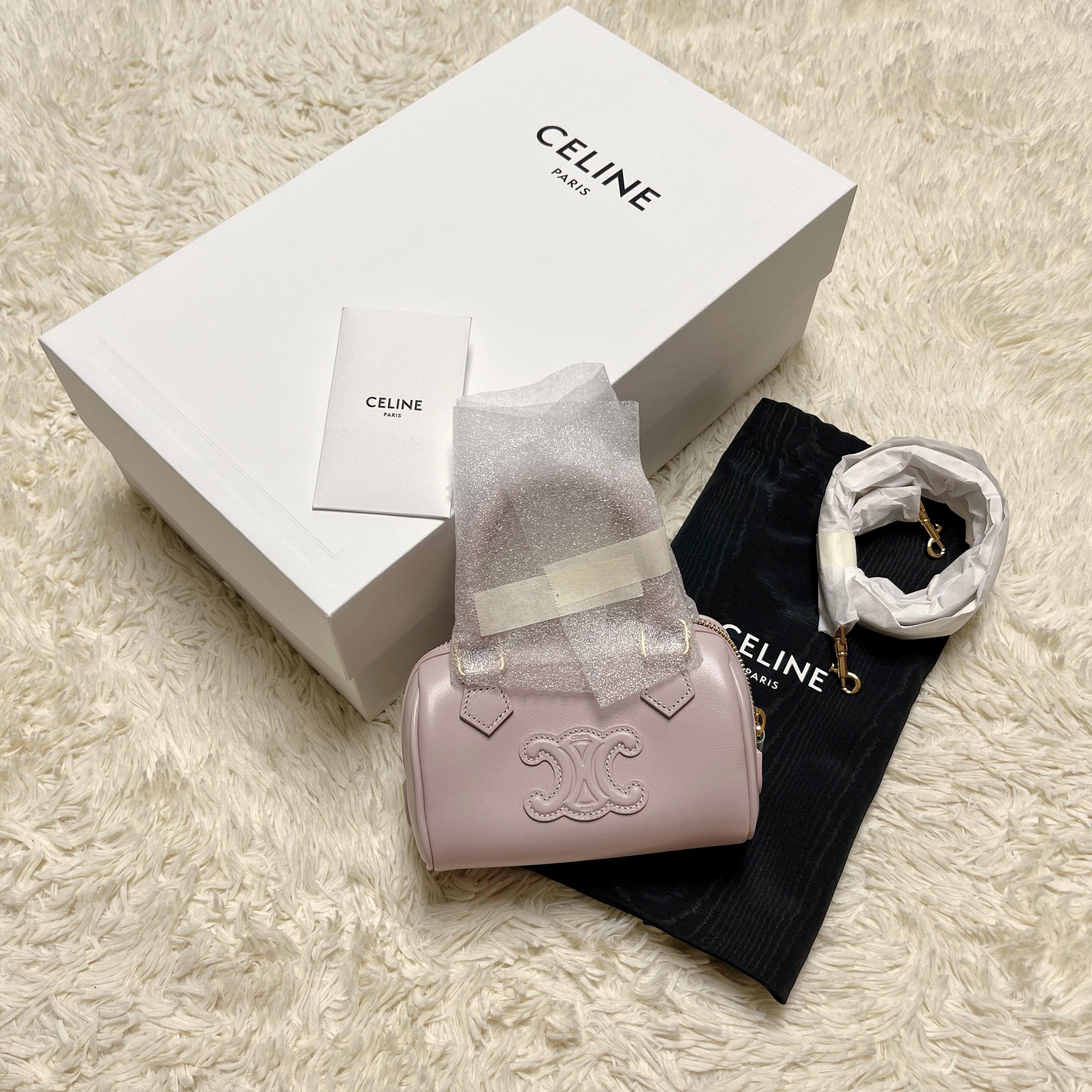Celine Mini Boston in Smooth Calfskin Bleached Pink 착용 스타일