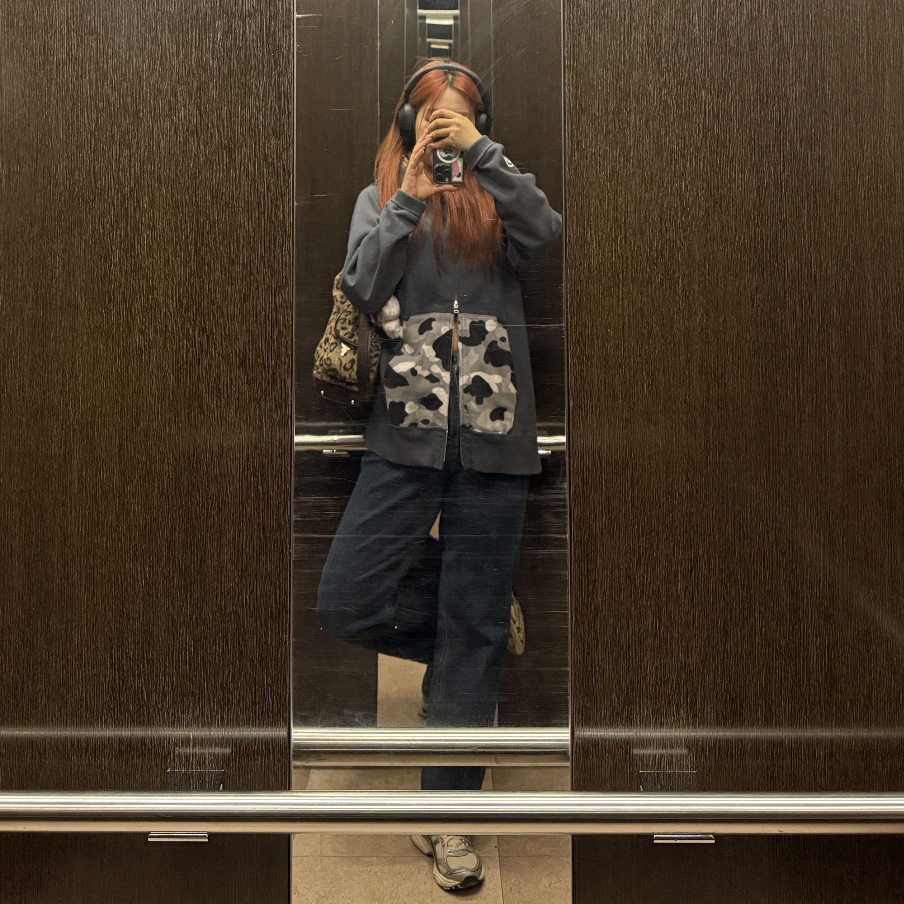 BAPE 1st Camo Shark Full Zip Double Hoodie Gray, Sony WH-1000XM5 Black (Korean Ver.) 착용 스타일 - 2