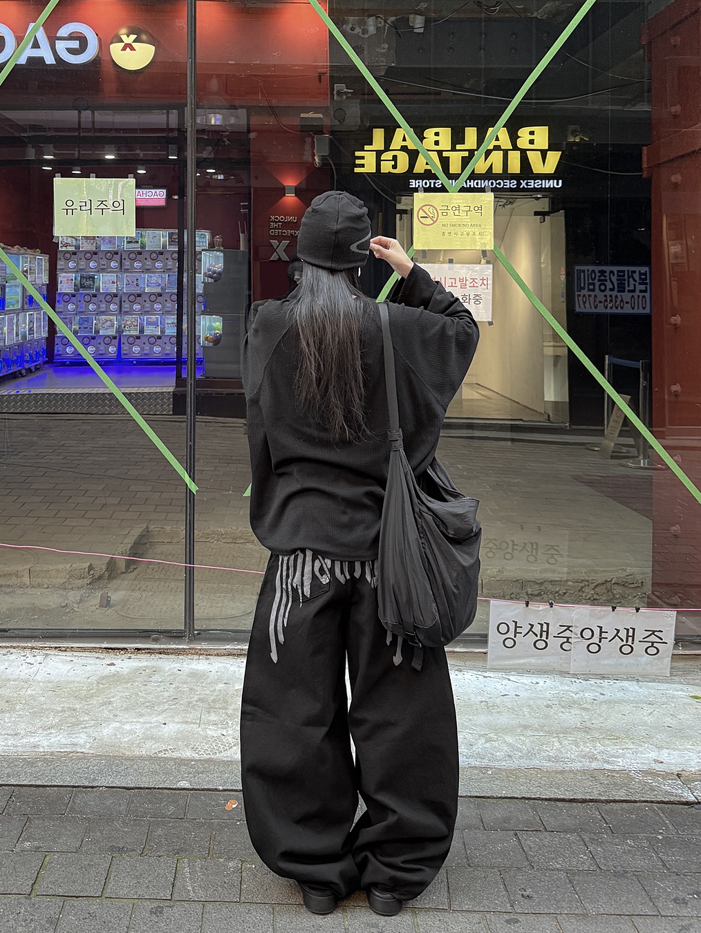 Mischief Wide Rhombus Beanie Black 착용 스타일 - 2