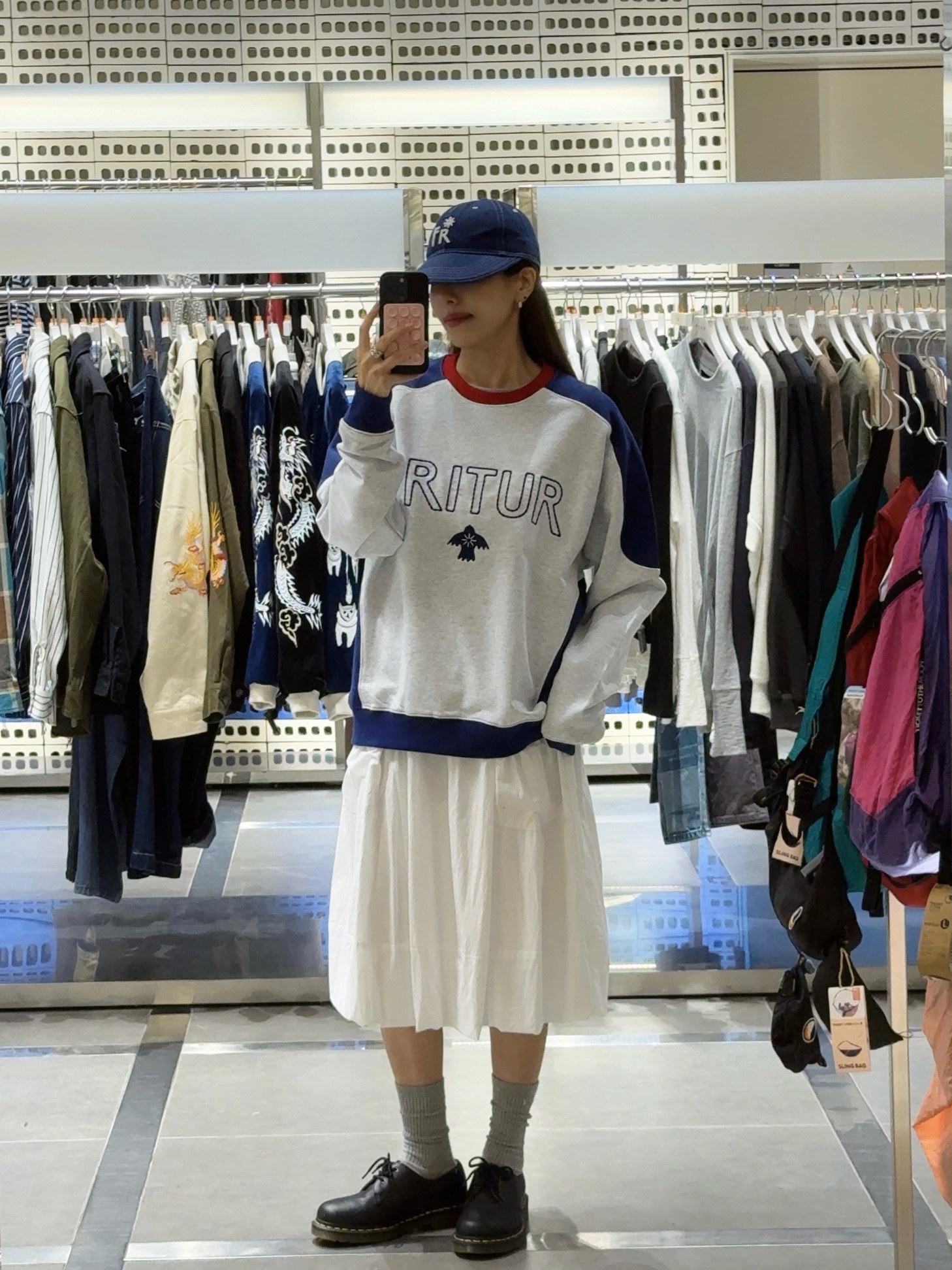 FRITUR Icon Ball Cap Blue, FRITUR Volume Pocket Skirt White 착용 스타일