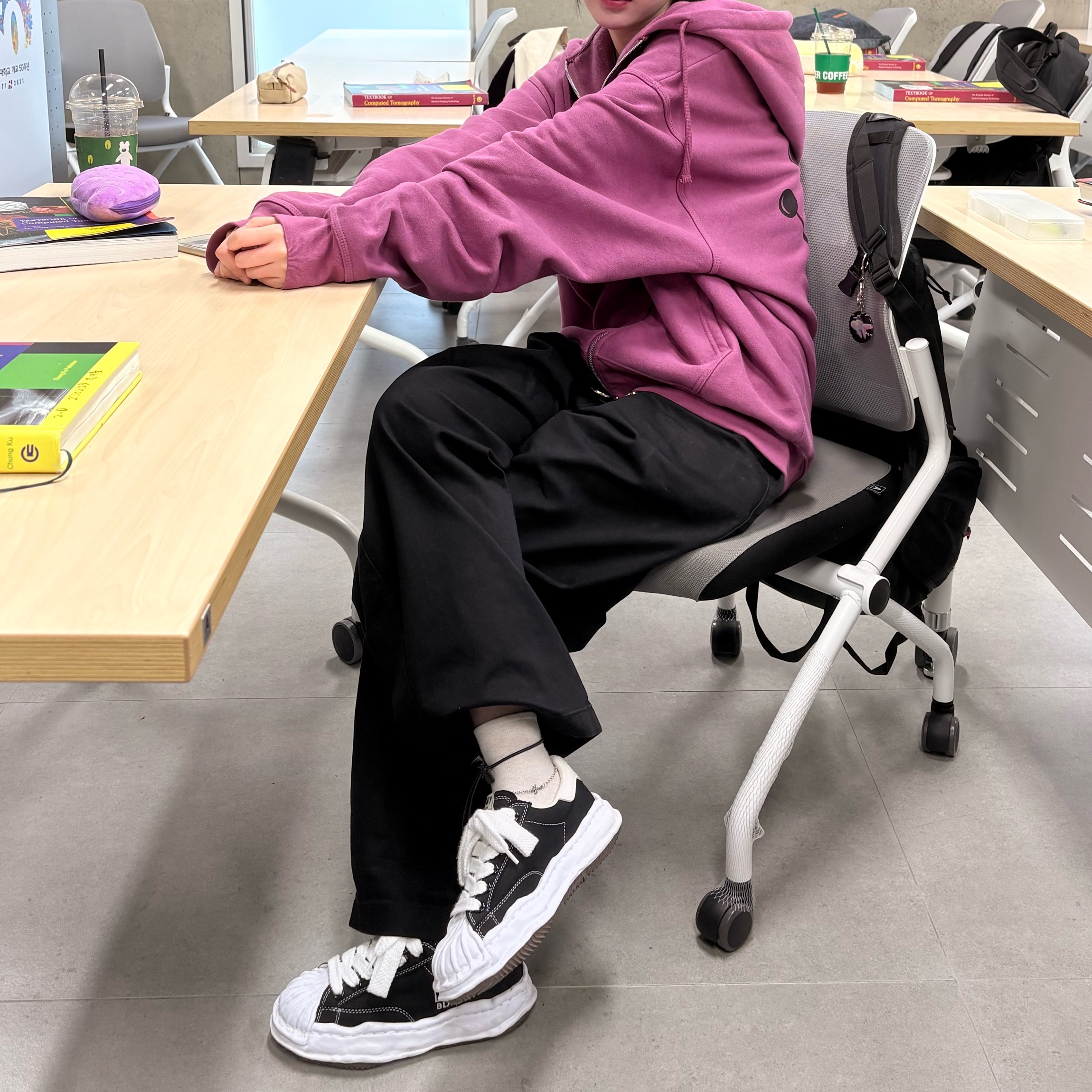Stussy Regal Crown Zip Hoodie Berry, Uniqlo U Wide FIt Chino Pants Black 착용 스타일 - 4