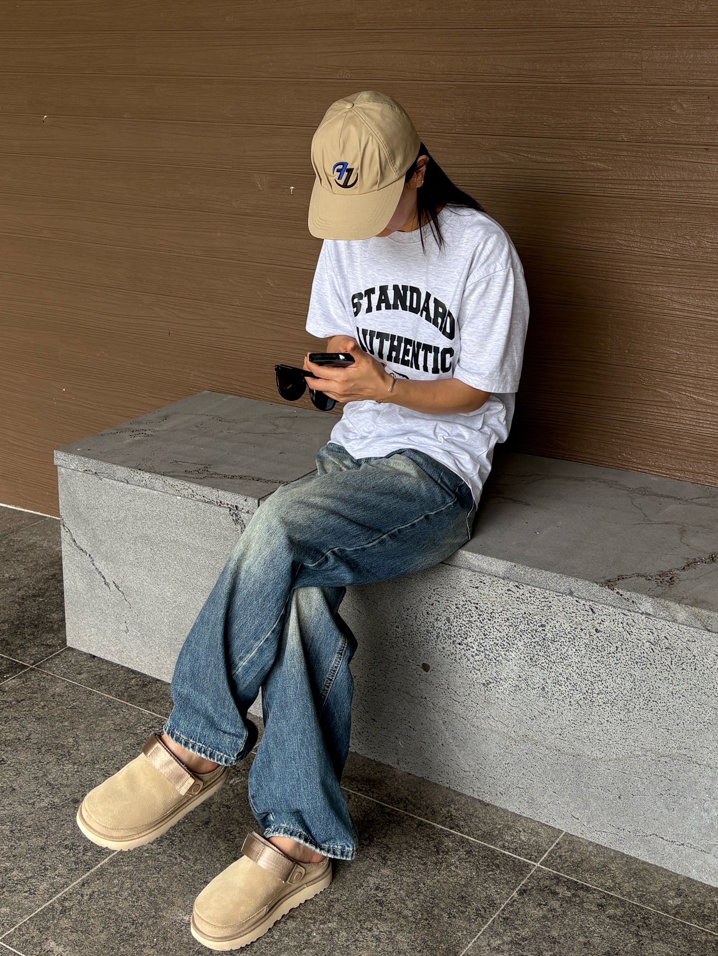 Ader Error x Zara Pleated Cap Beige, (W) UGG Goldenstar Clog Sand 착용 스타일 - 1