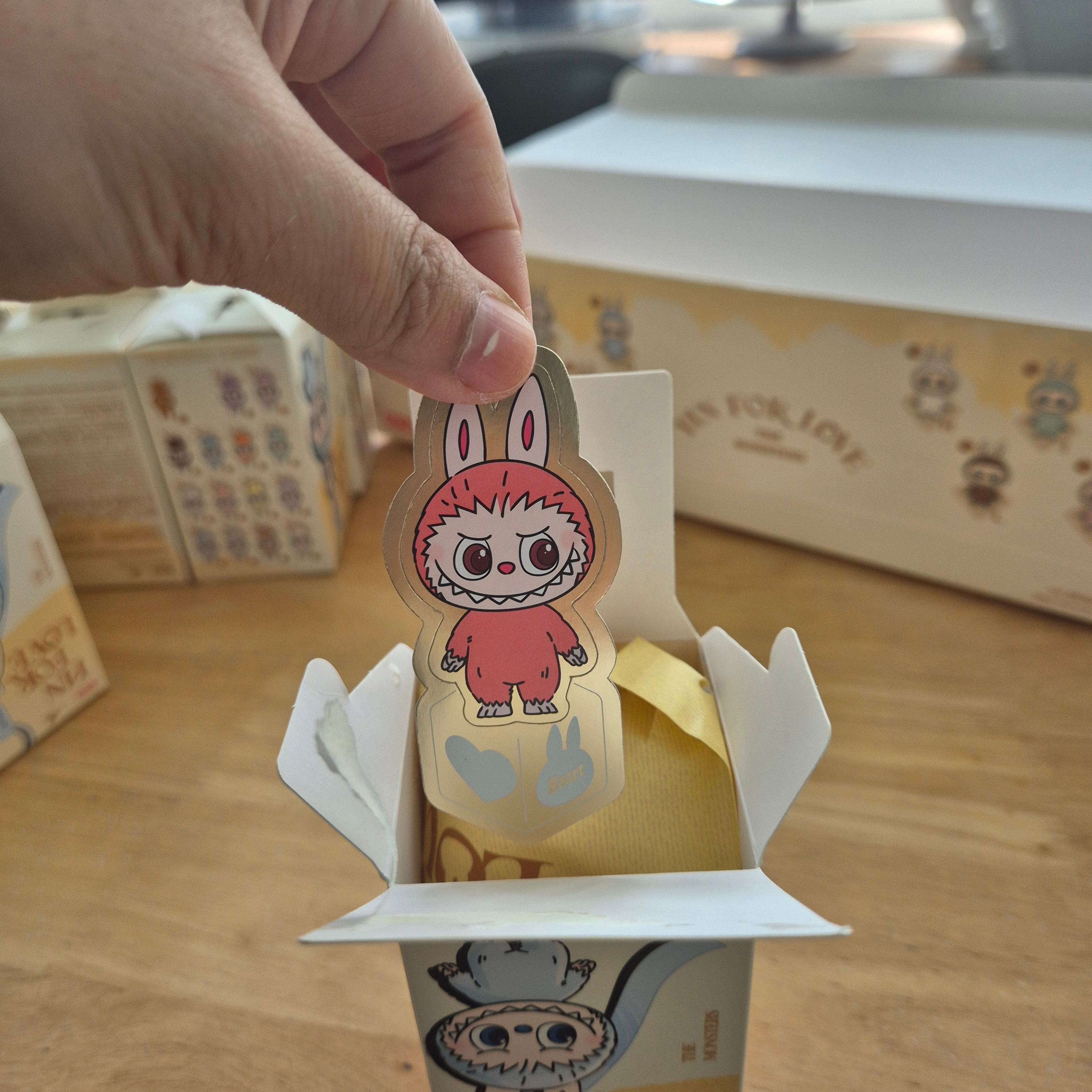 Pop Mart Labubu The Monsters Pin For Love Series Vinyl Plush Pendant Sealed Case (A-M) (14 Blind Boxes) 착용 스타일 - 2