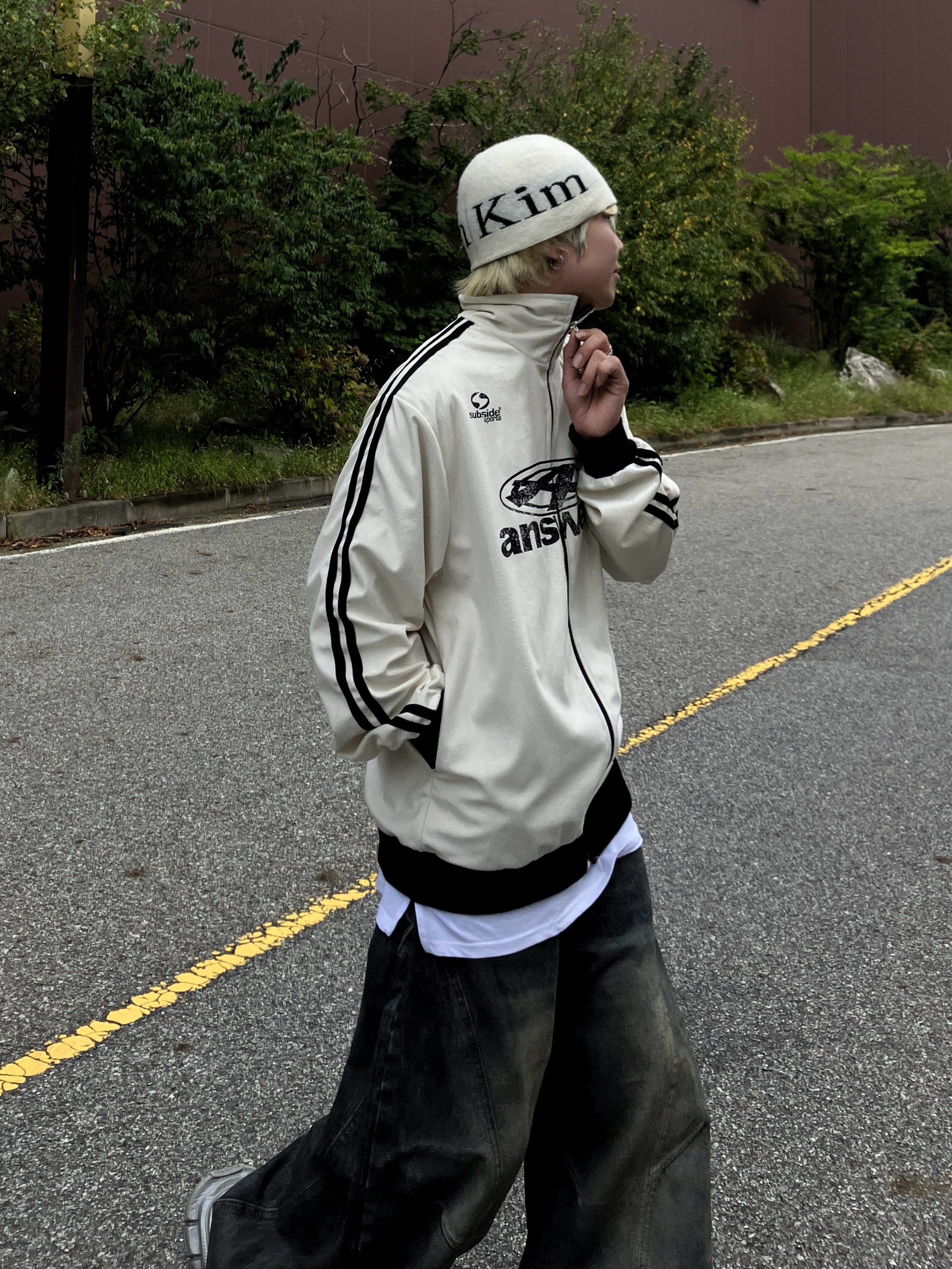 Matin Kim Logo Jacquard Short Beanie White, Balenciaga 3XL Sneakers Light Beige 착용 스타일 - 1