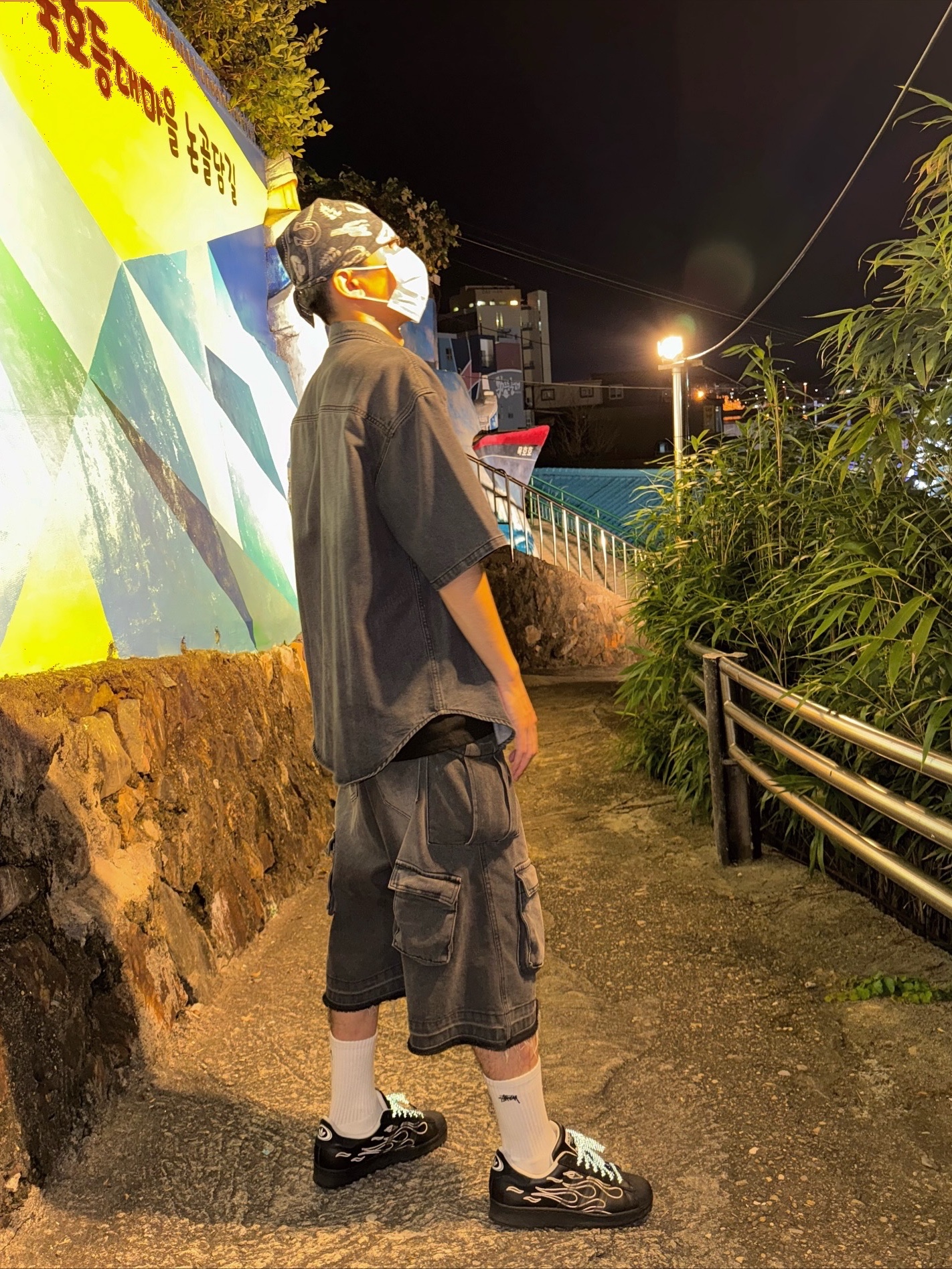 Adidas x NSRC Superstar Ripple Core Black Transl, Nos Couleurs Old Washed Cargo Denim Shorts Dark Grey 착용 스타일 - 4