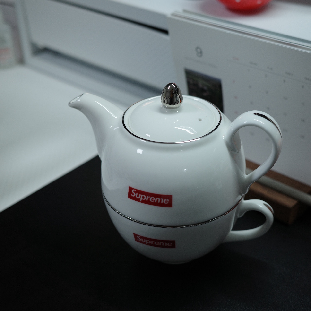 Supreme Tea Set White - 25FW 착용 스타일 - 1