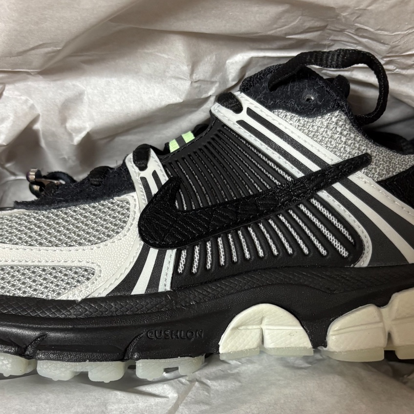 (GS) Nike Zoom Vomero 5 Photon Dust Black 착용 스타일