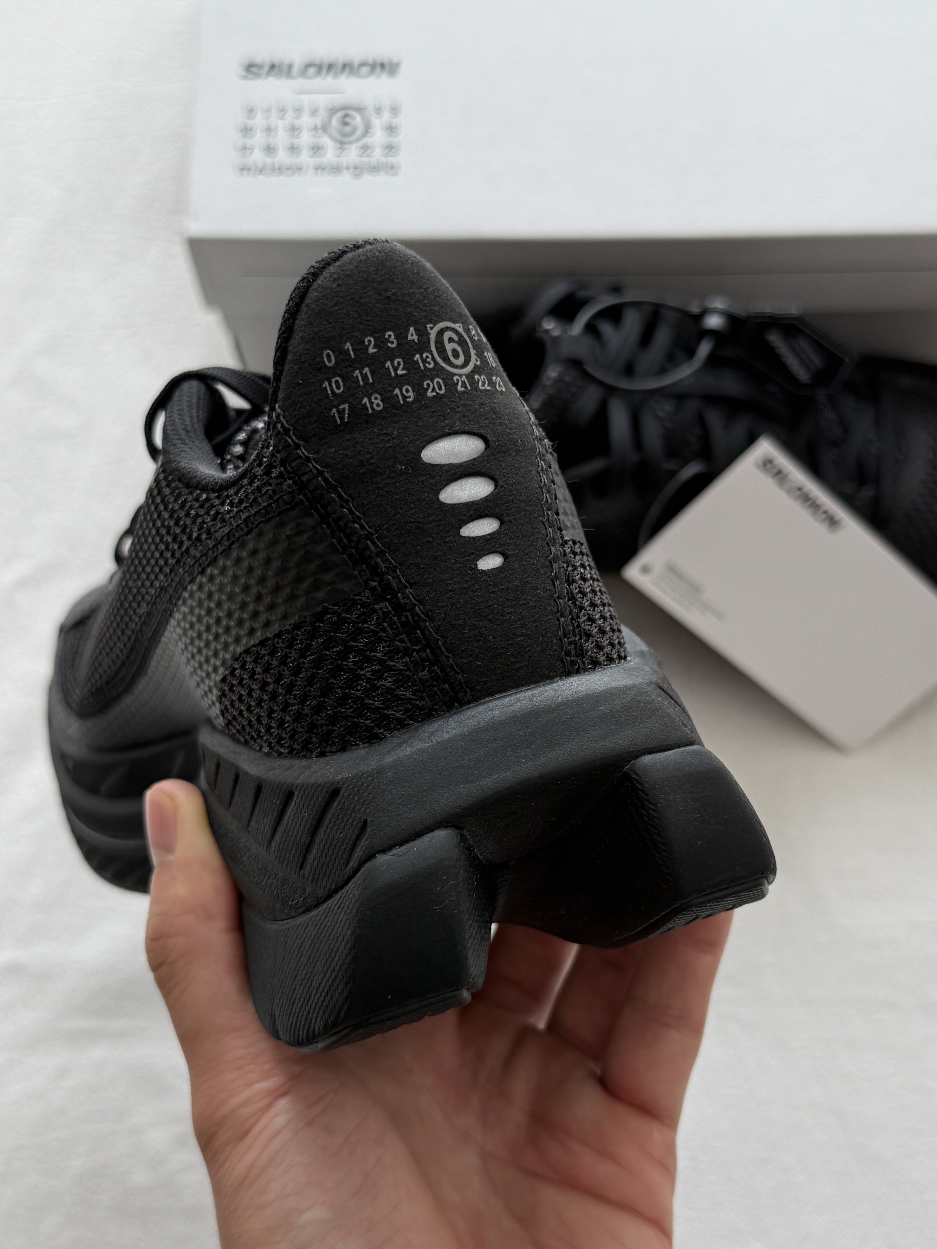Salomon x MM6 Maison Margiela Spectur 2 Black Pewter, Alex Zono I Dig Running Trucker Hat OG Brown 착용 스타일 - 5