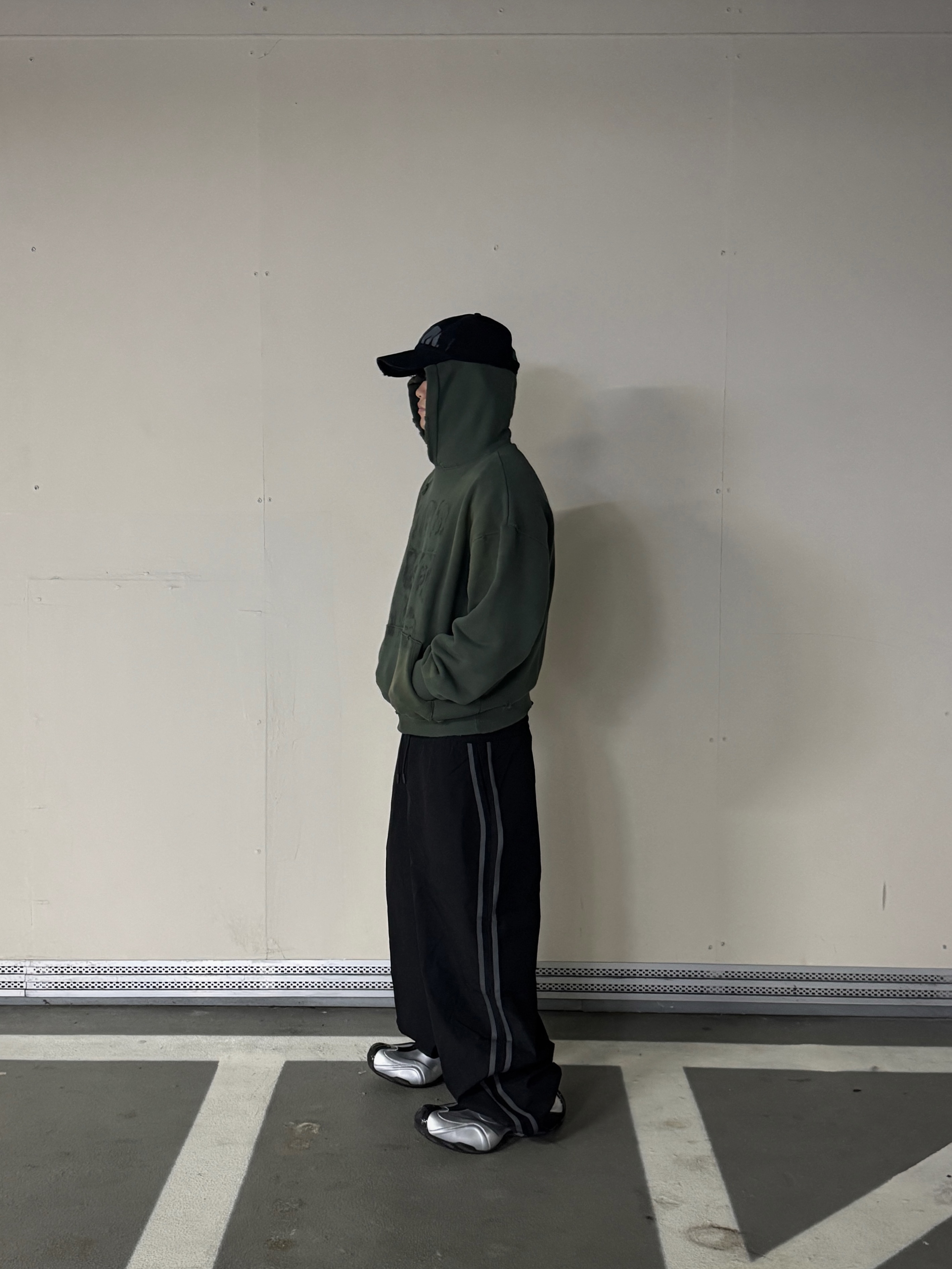 Balenciaga Basketball Sneakers Silver Black, ETCE Raw Ball Cap Black 착용 스타일