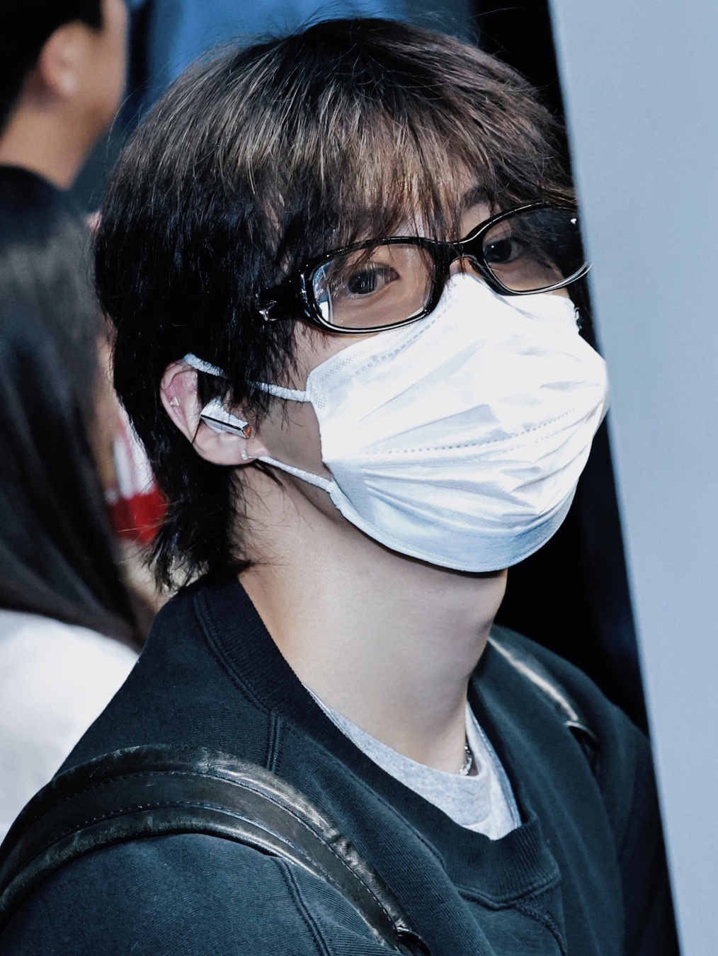 Gentle Monster Kafka 01 Black Clear 착용 스타일 - 4