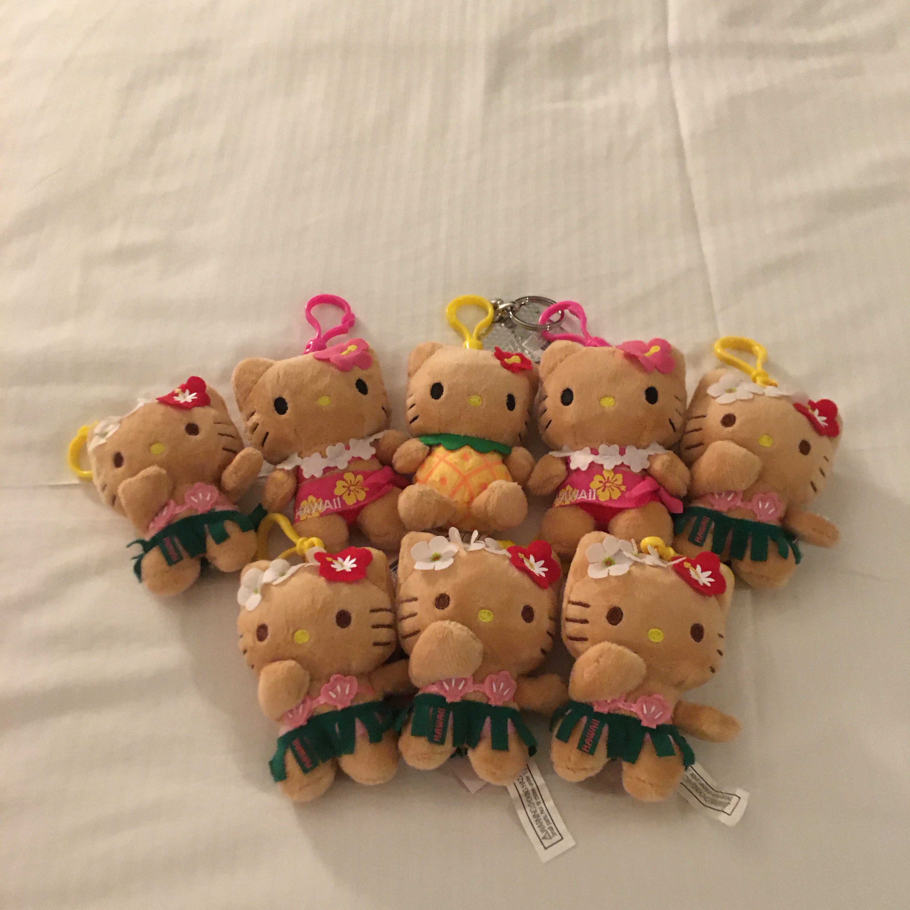 Sanrio Hello Kitty Hula Kiss 4" Hawaii Series Plush 착용 스타일