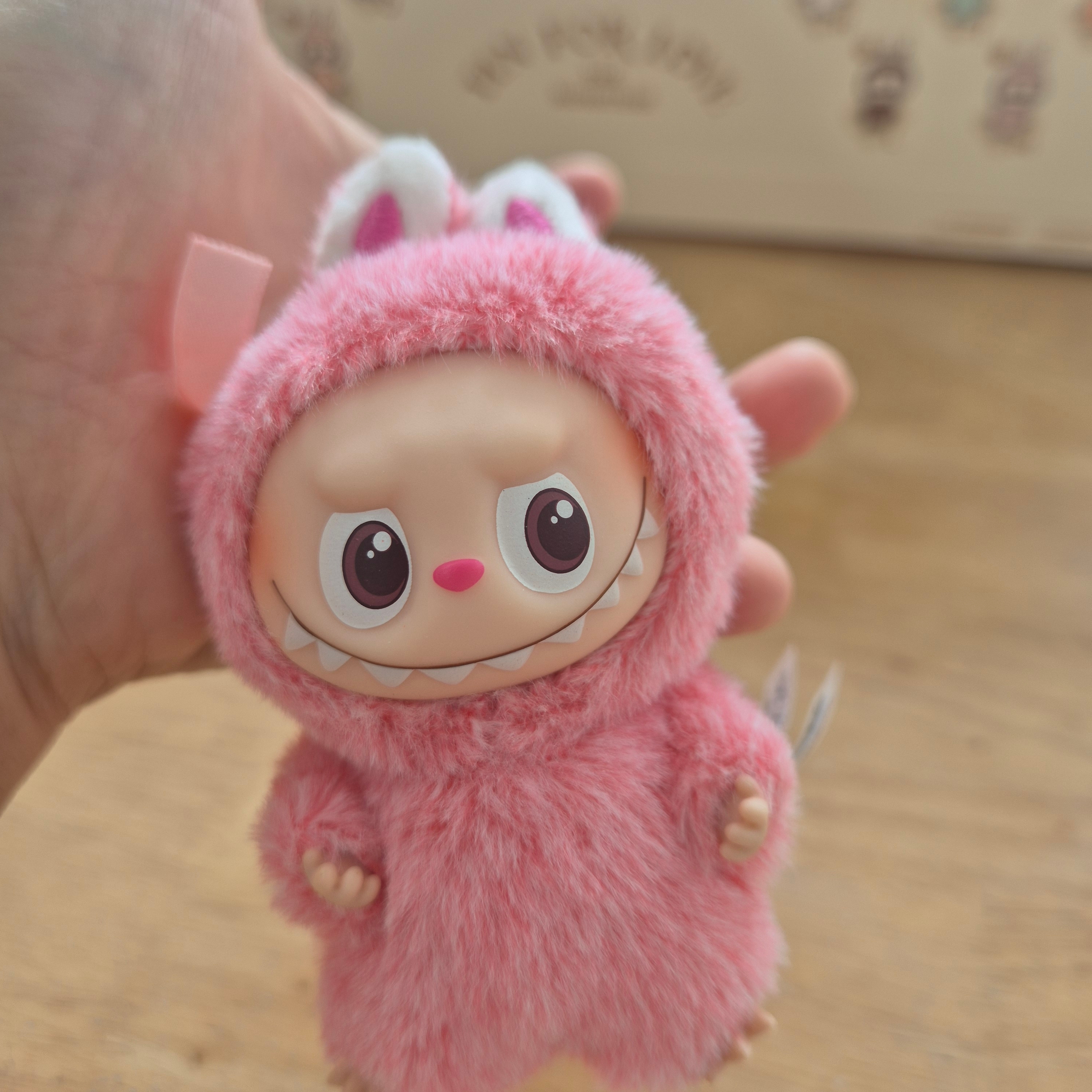 Pop Mart Labubu The Monsters Pin For Love Series Vinyl Plush Pendant Sealed Case (A-M) (14 Blind Boxes) 착용 스타일 - 3