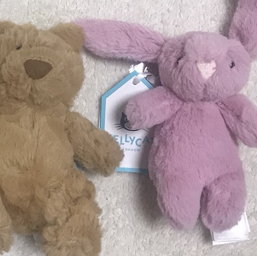 Jellycat Bashful Bunny Bag Charm Tulip 착용 스타일