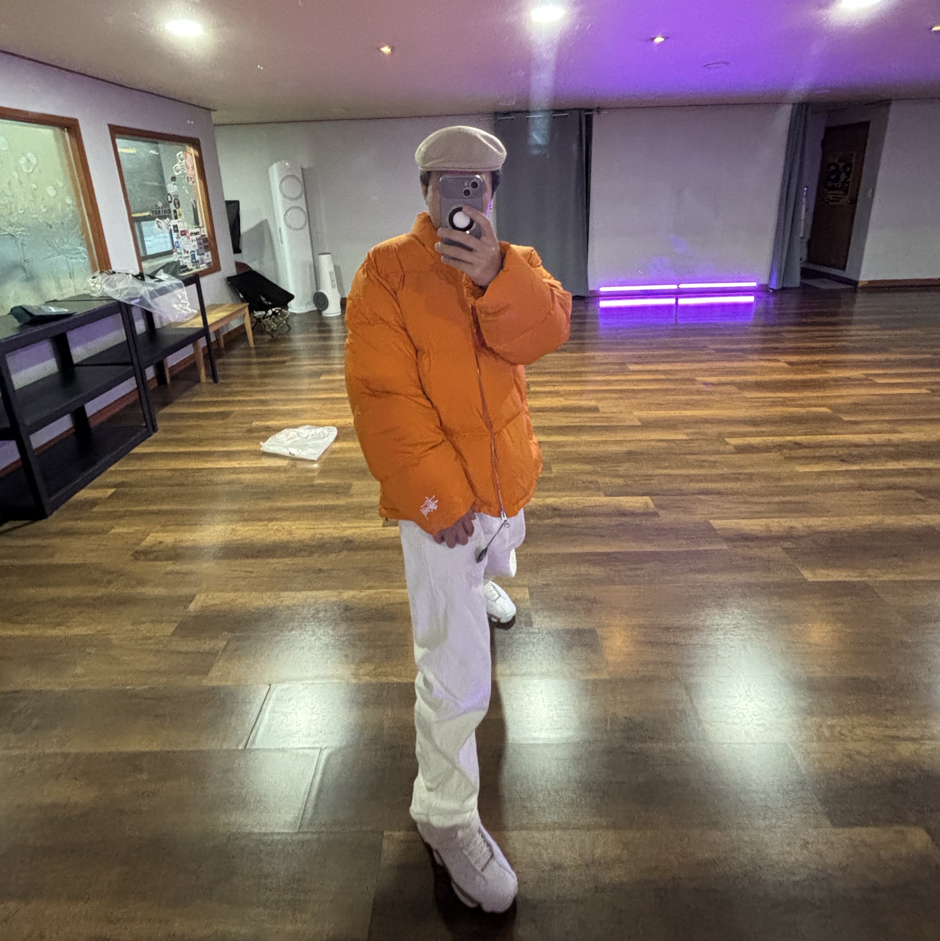 Stussy Down Puffer Nylon Orange, Kangol Tropic 504 Ventair Beige 착용 스타일