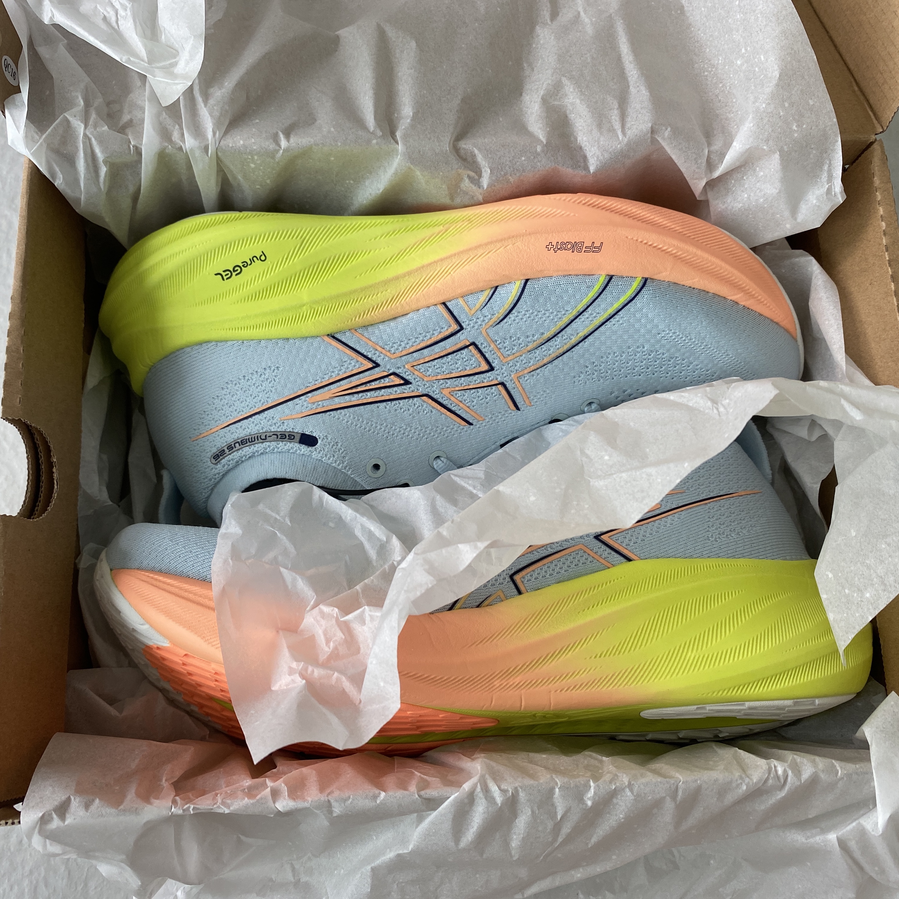Asics Gel-Nimbus 26 Paris Cool Grey Safety Yellow 착용 스타일 - 6