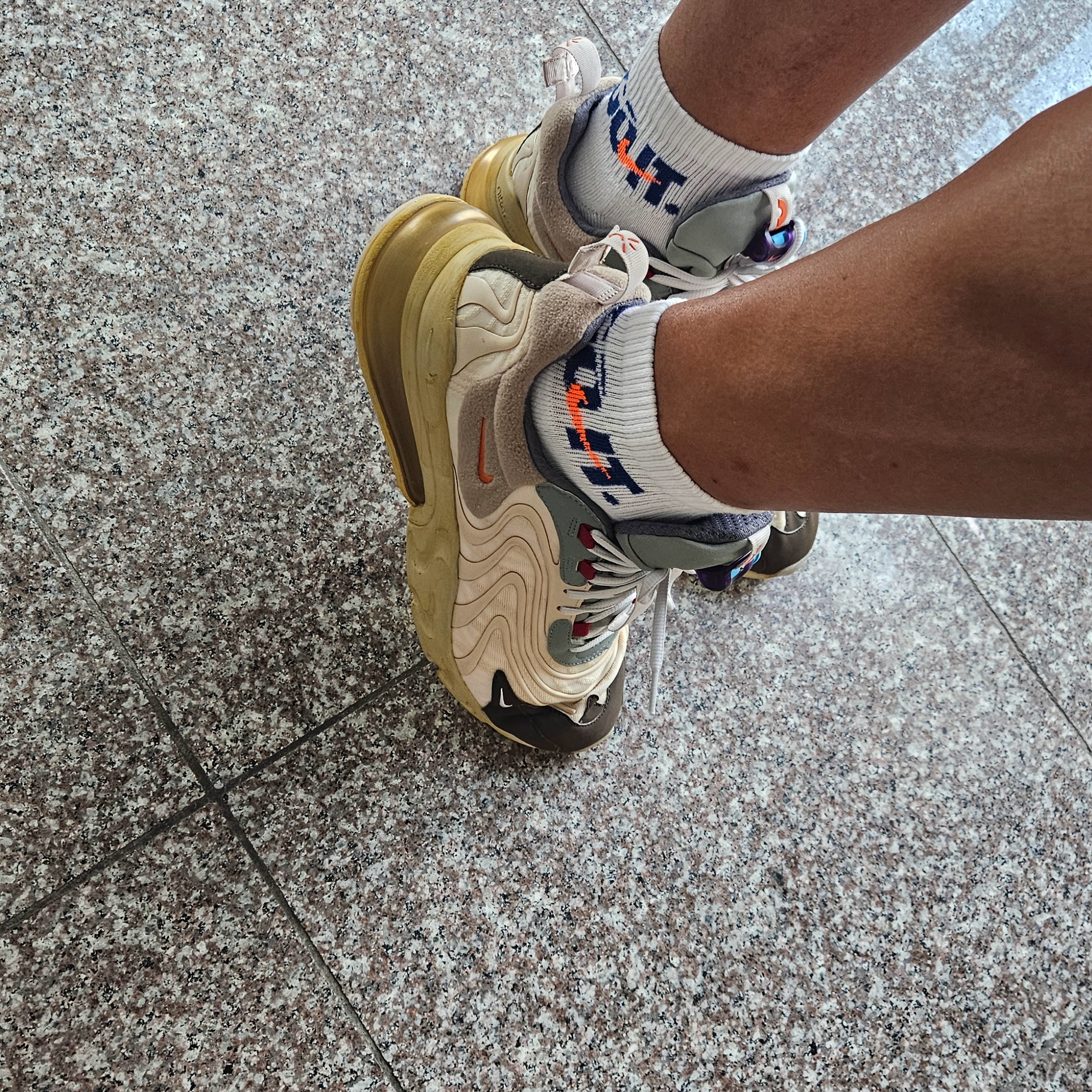 Nike x Travis Scott Air Max 270 React Cactus Trails 착용 스타일 - 3