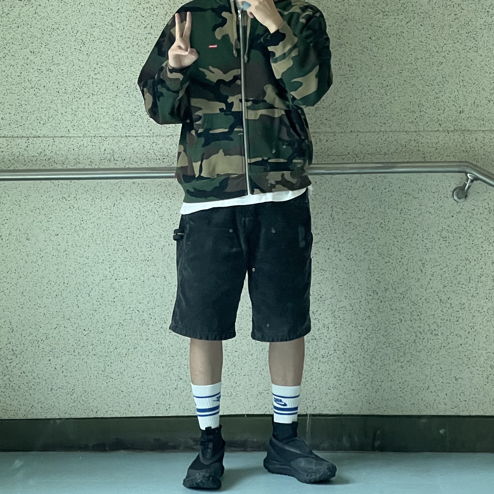 Supreme Small Box Zip Up Hooded Sweatshirt Woodland Camo - 24FW, Supreme Washed Corduroy Double Knee Painter Short Black - 24SS 착용 스타일