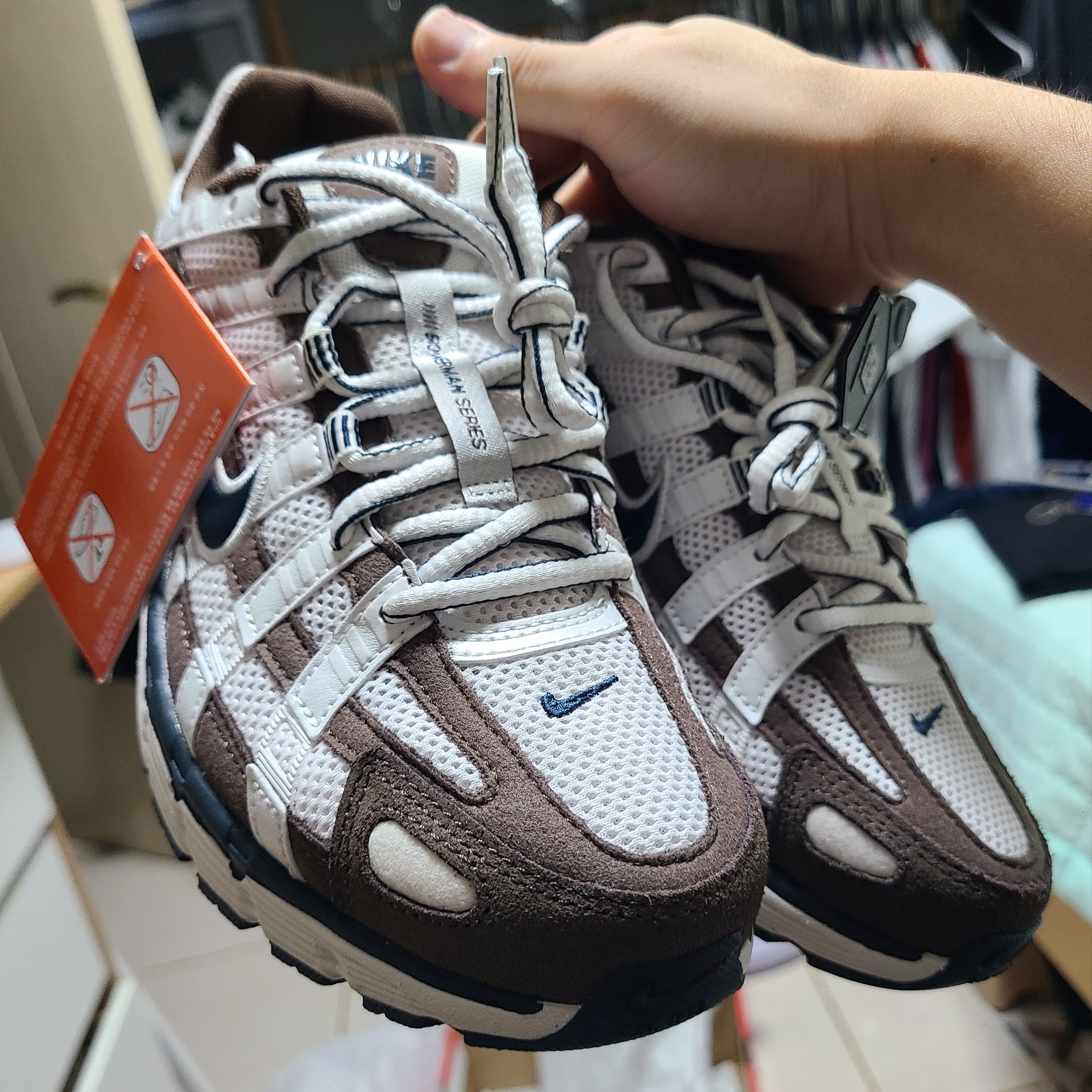 (W) Nike P-6000 Phantom Baroque Brown 착용 스타일 - 1