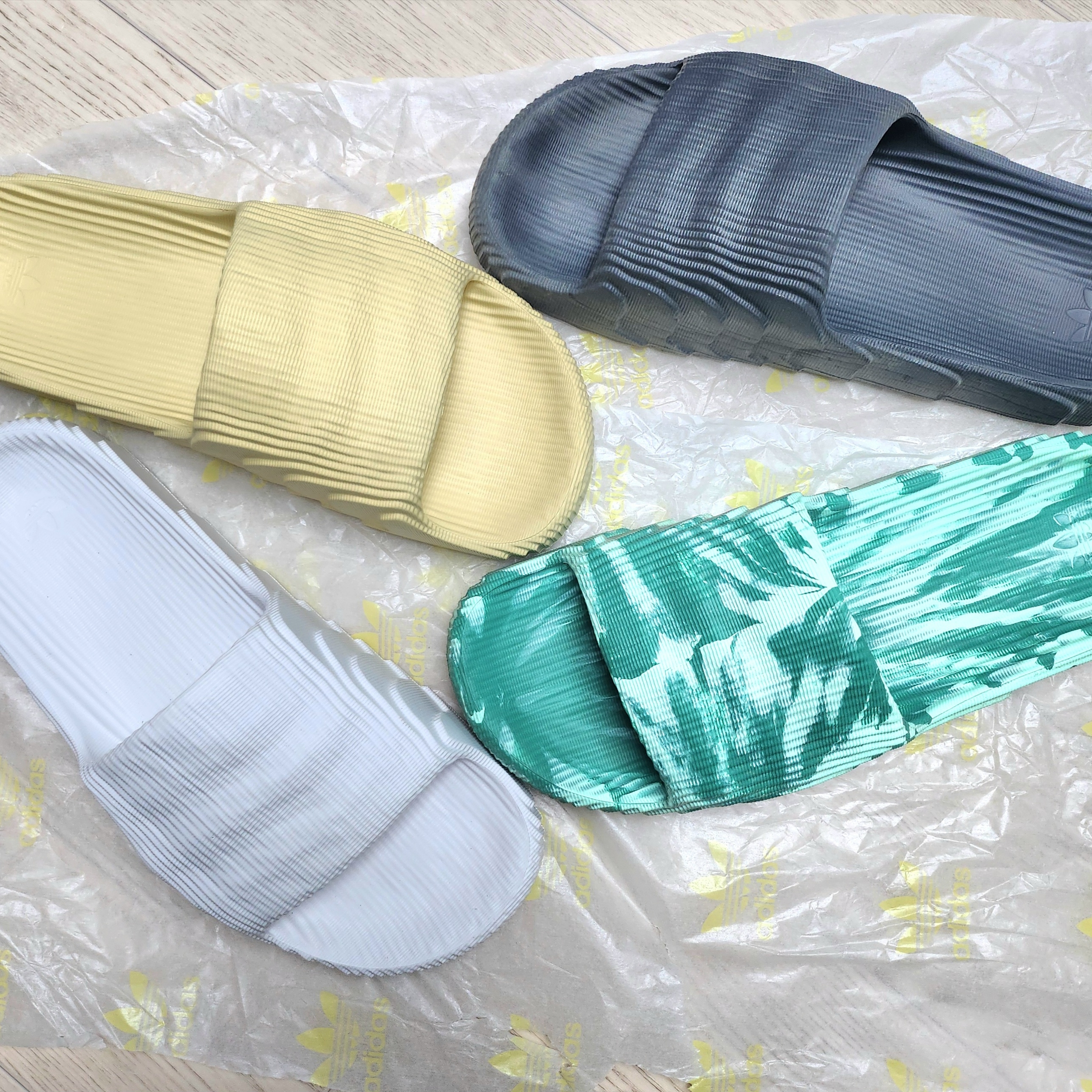 Adidas Adilette 22 Carbon 착용 스타일