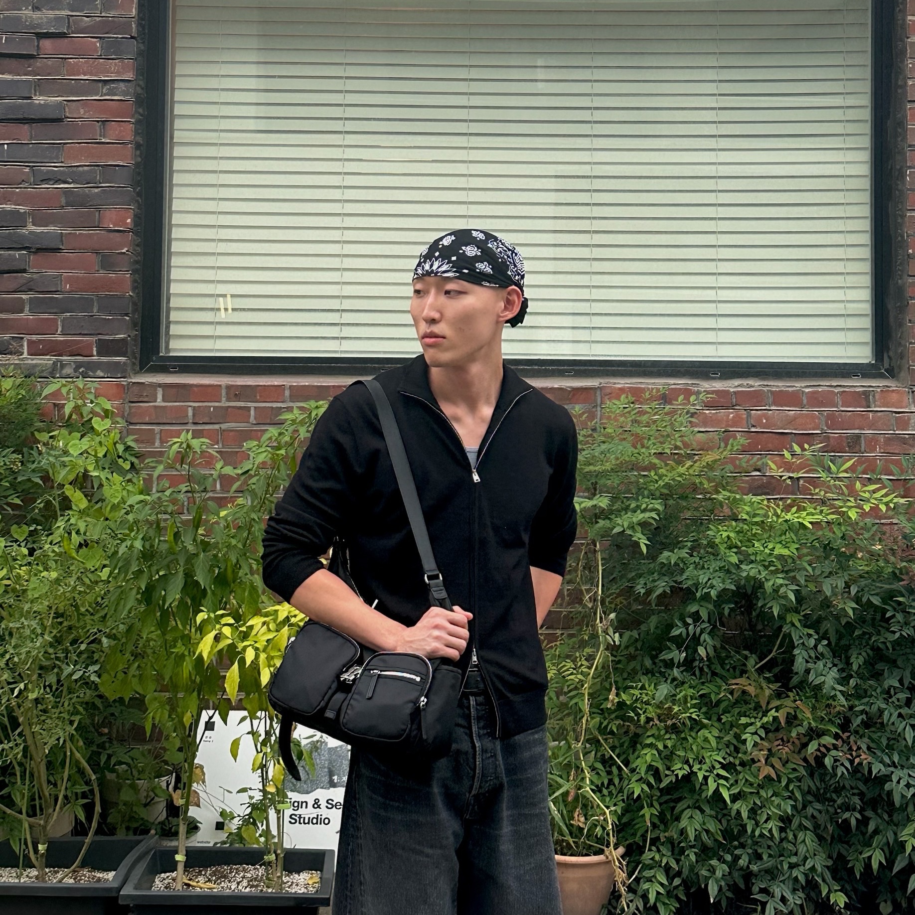 ssstein Deformation Wide Vintage Denim Jeans Black - 25SS 착용 스타일 - 1