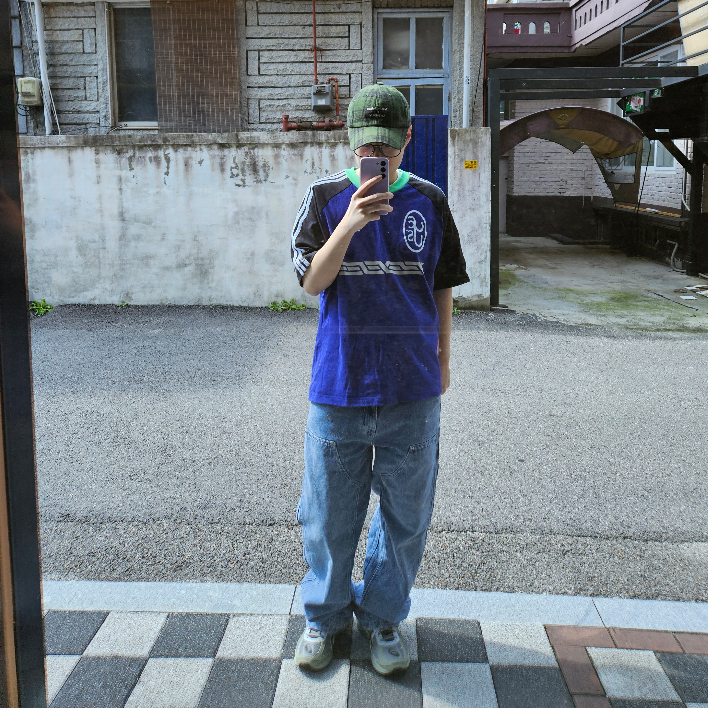 Adidas x Yeseyesee BS Team T-Shirts Legacy Indigo - KR Sizing, Asics Jog 100 S Sheet Rock - 2E Wide 착용 스타일