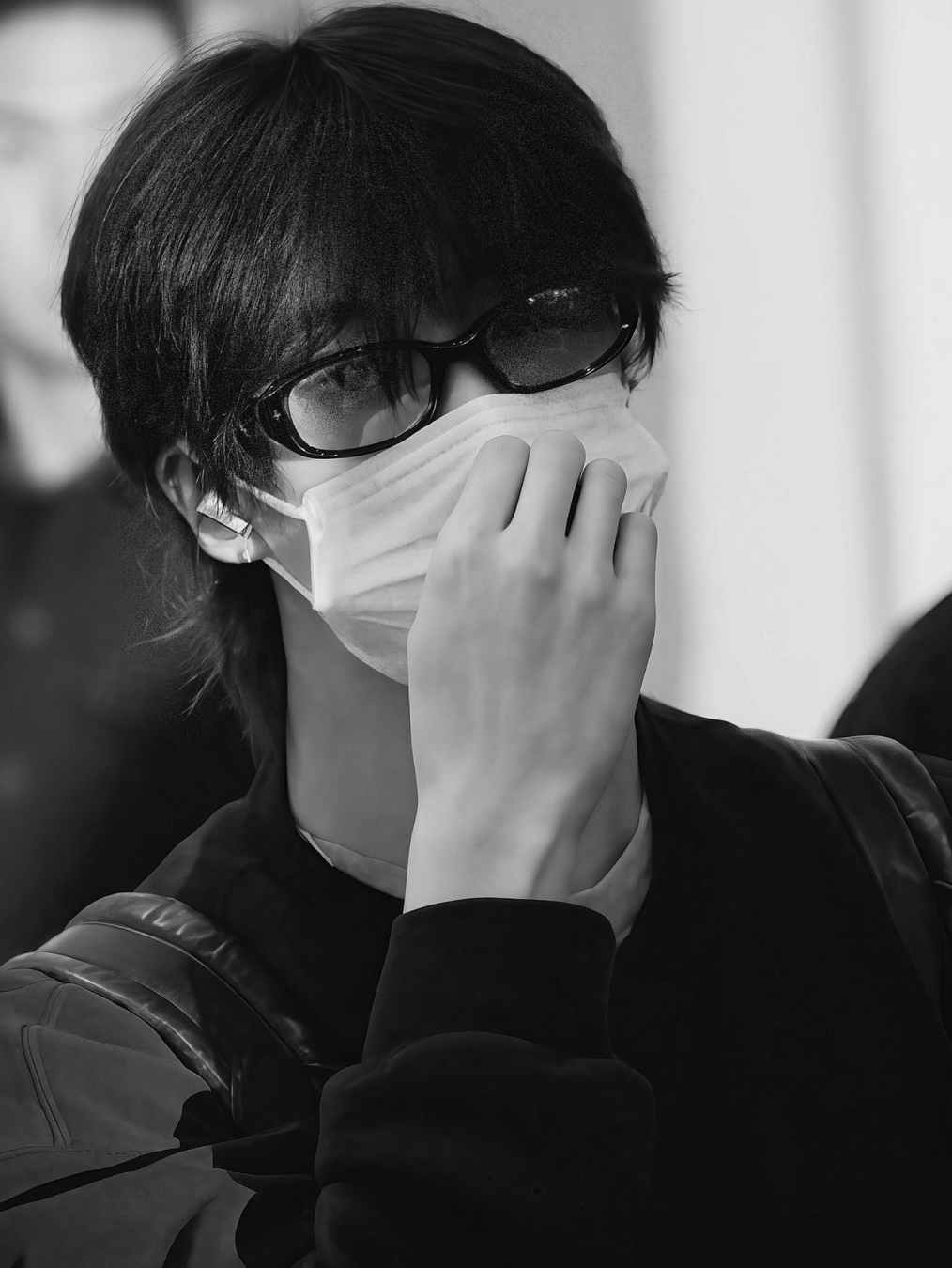 Gentle Monster Kafka 01 Black Clear 착용 스타일 - 2