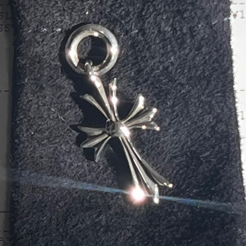 Hansroom Chrome Hearts Tiny CH cross Charm 착용 스타일