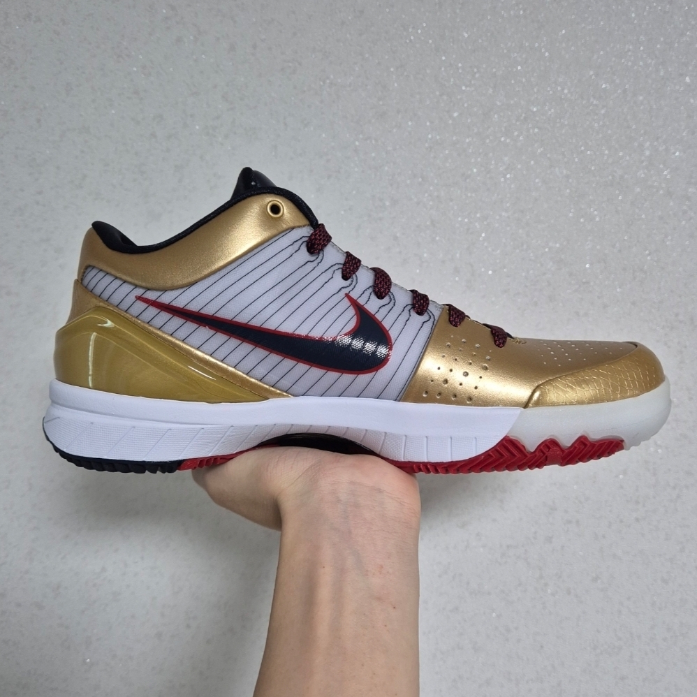 Nike Kobe 4 Protro Metallic Gold and Dark Obsidian 착용 스타일