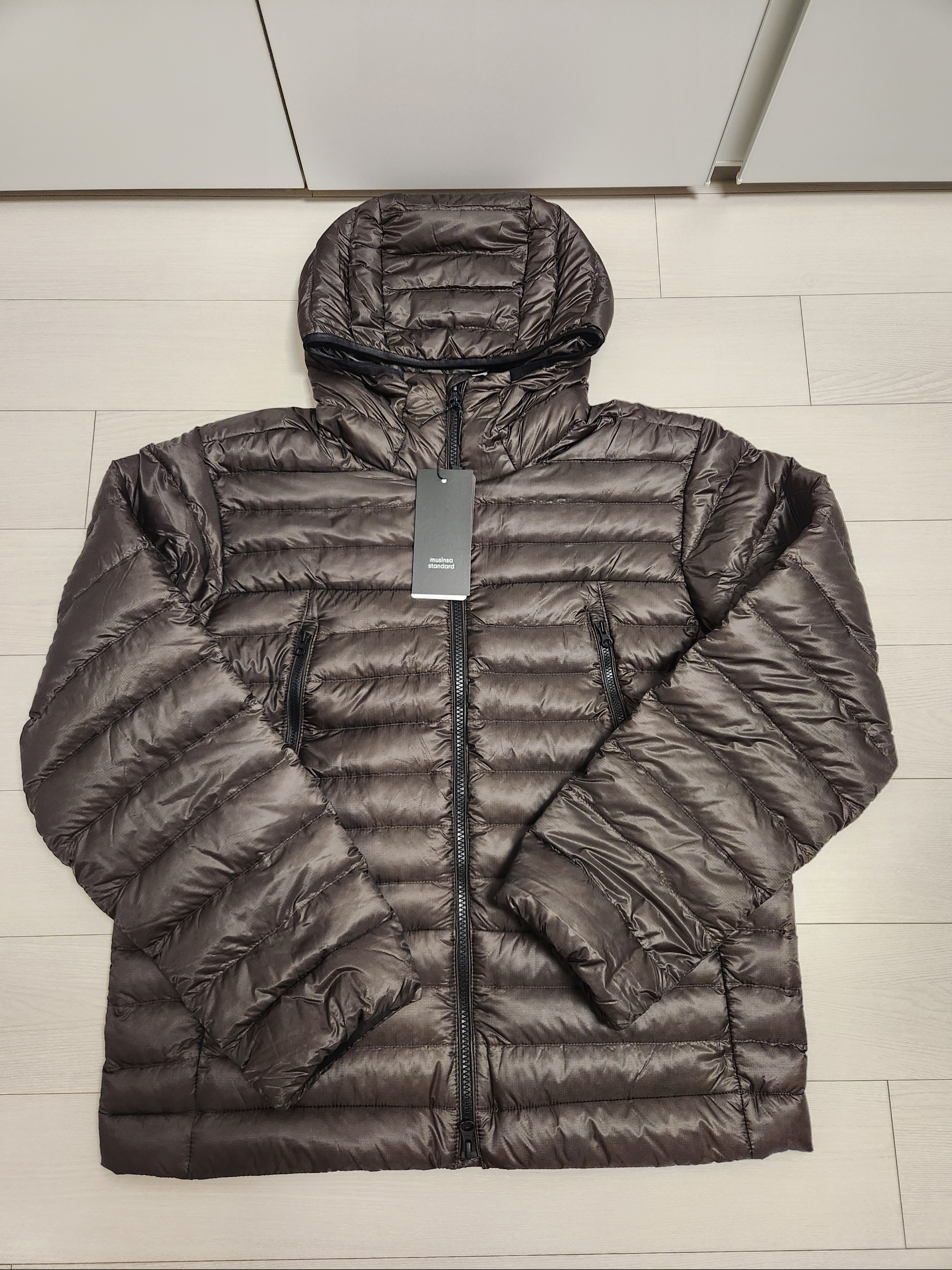 Musinsa Standard City Leisure Sheer Ripstop Hooded Light Down Jacket Mud Grey 착용 스타일