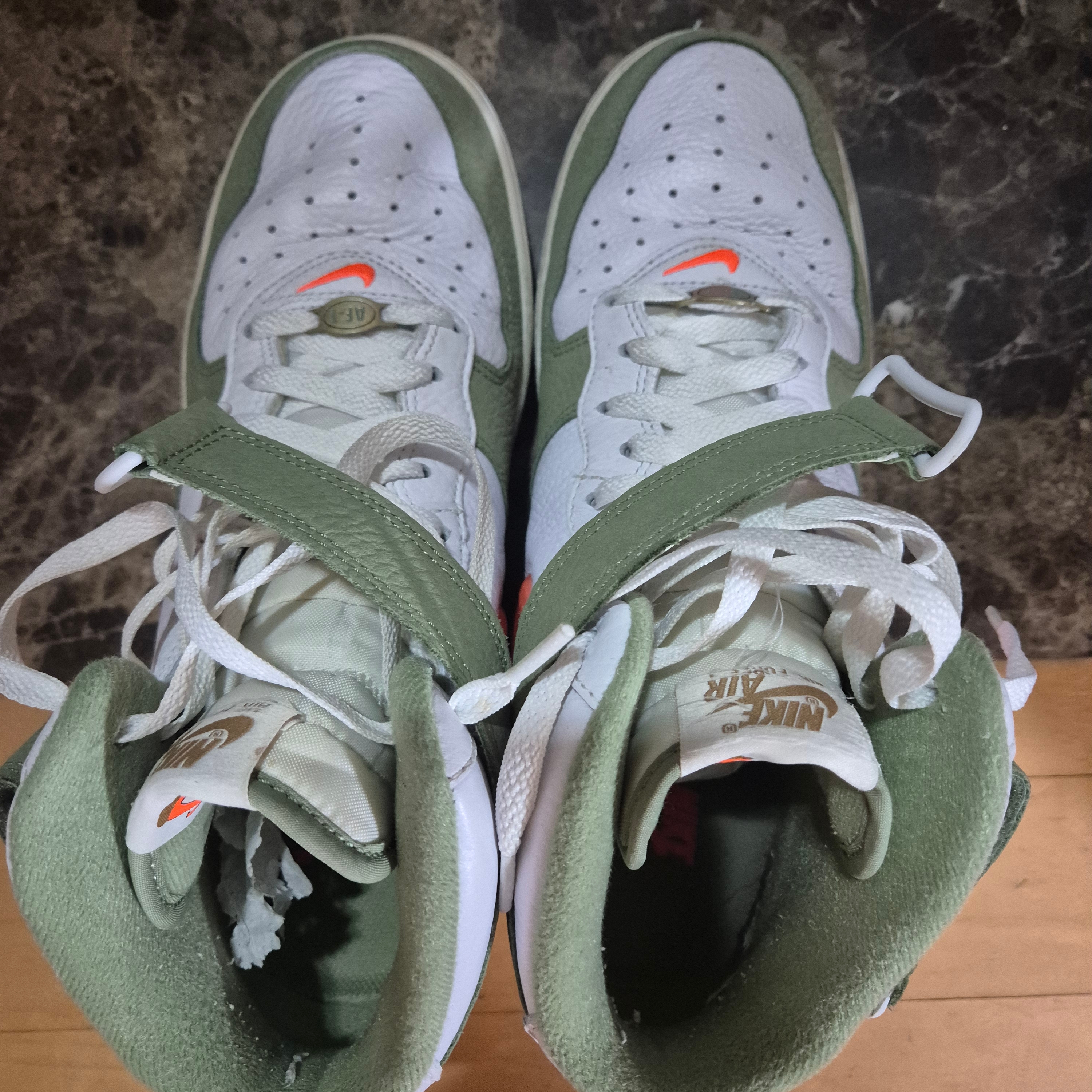 Nike Air Force 1 Mid '07 QS Olive Green and Total Orange 착용 스타일