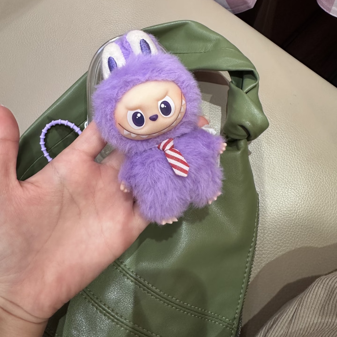 Pop Mart Labubu The Monsters Pin For Love Series Vinyl Plush Pendant (N-Z) T (Opened Case) 착용 스타일