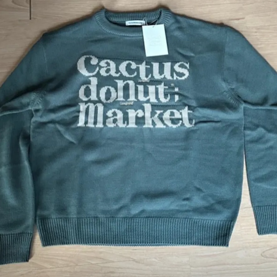 Cactusdonutmarket Cdm Basic Logo Sweater - Khaki 착용 스타일